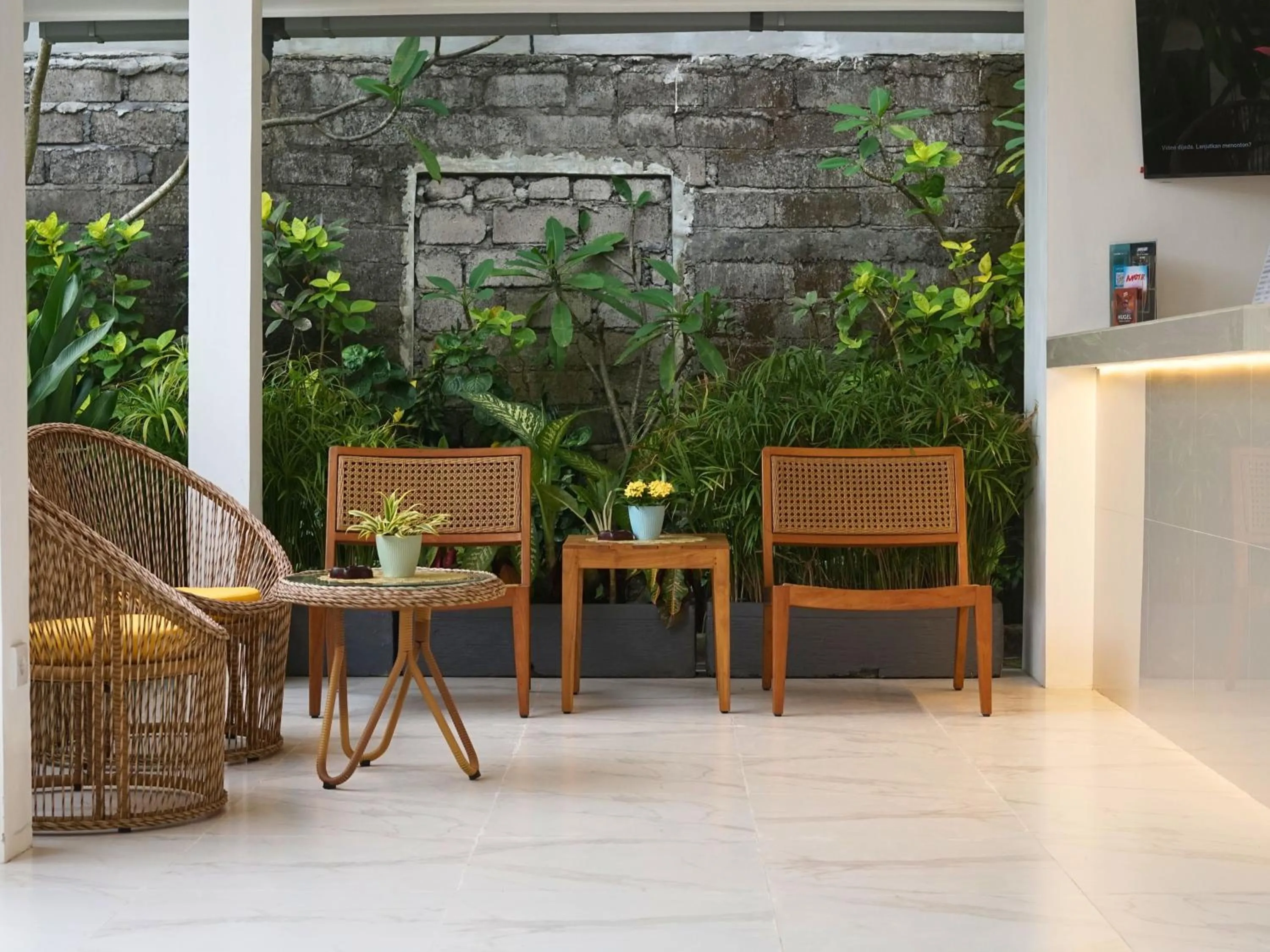 Lobby or reception in Summer of Surf Hostel Ungasan Uluwatu
