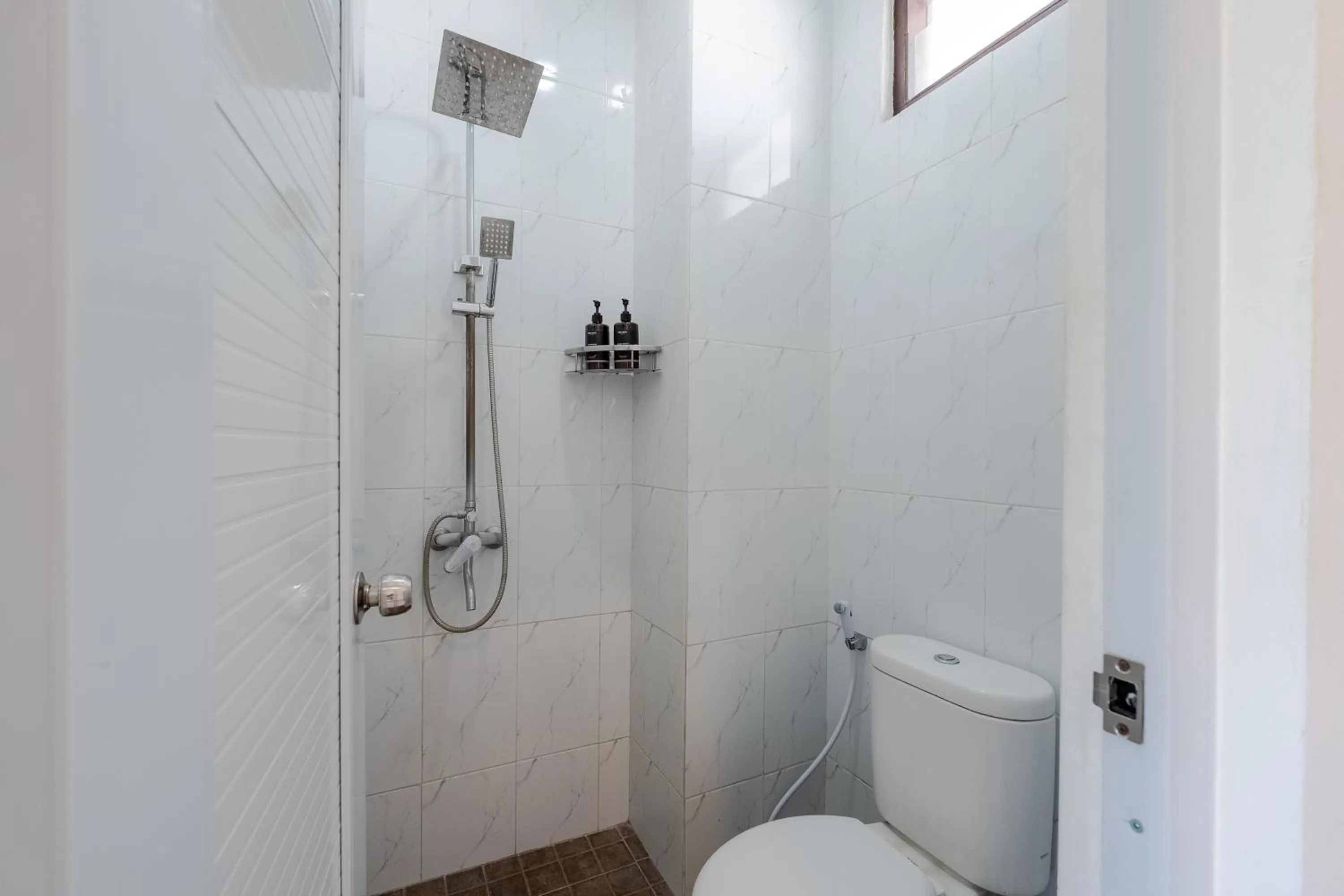 Bathroom in Summer of Surf Hostel Ungasan Uluwatu