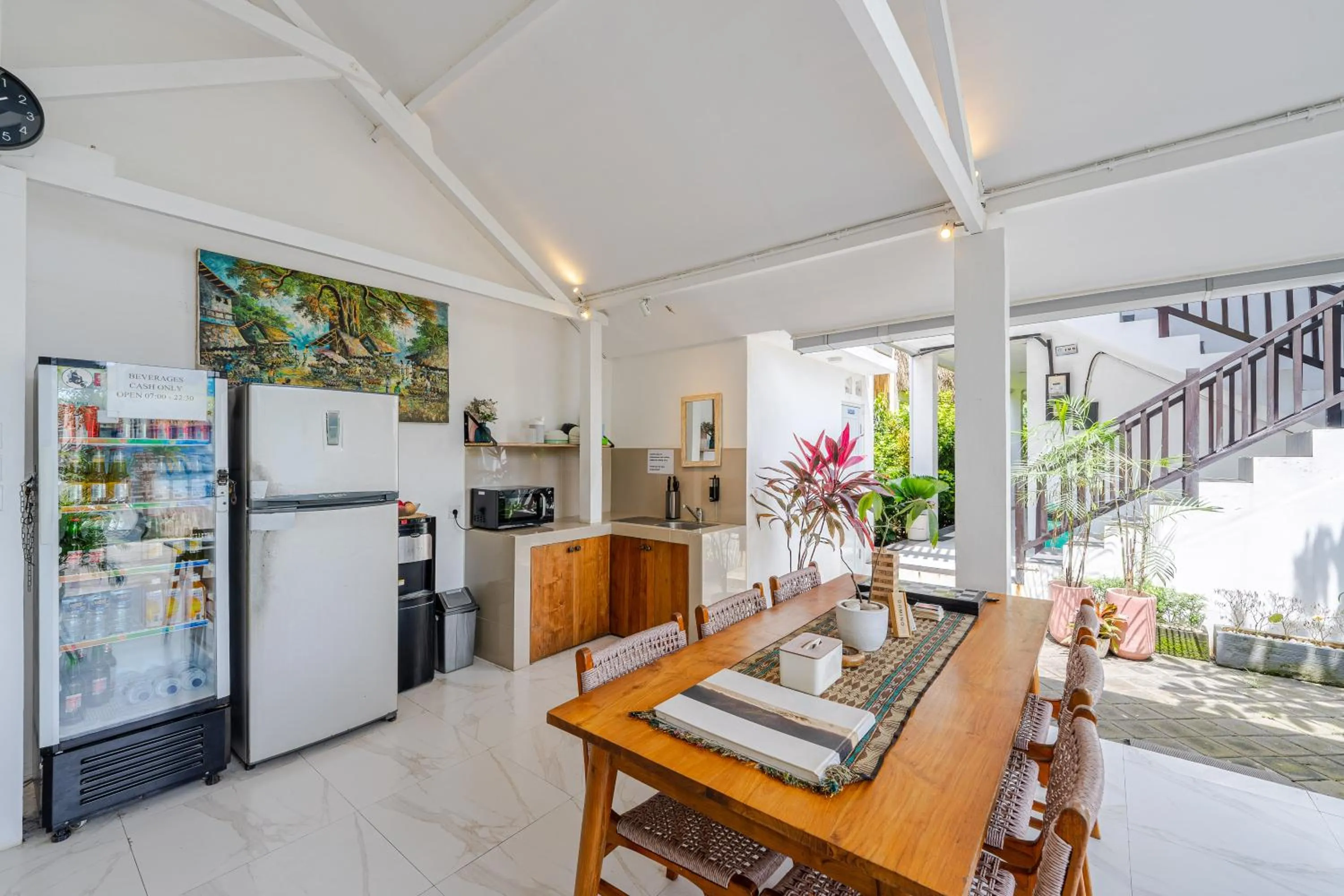 Kitchen or kitchenette in Summer of Surf Hostel Ungasan Uluwatu