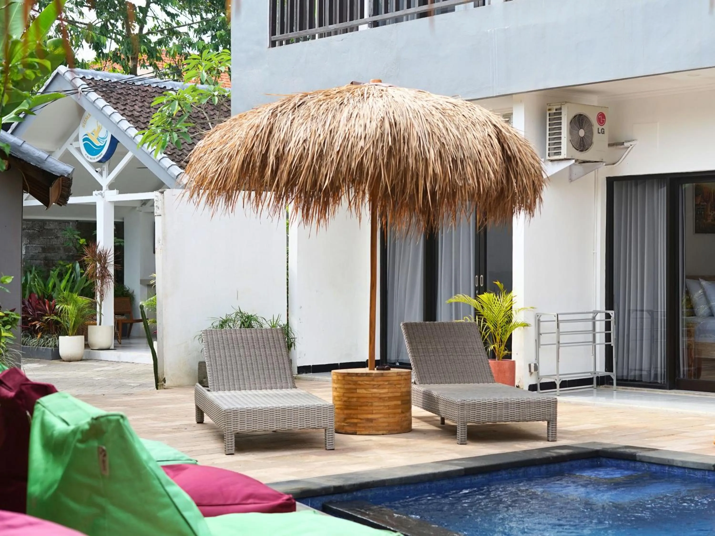 Swimming pool in Summer of Surf Hostel Ungasan Uluwatu