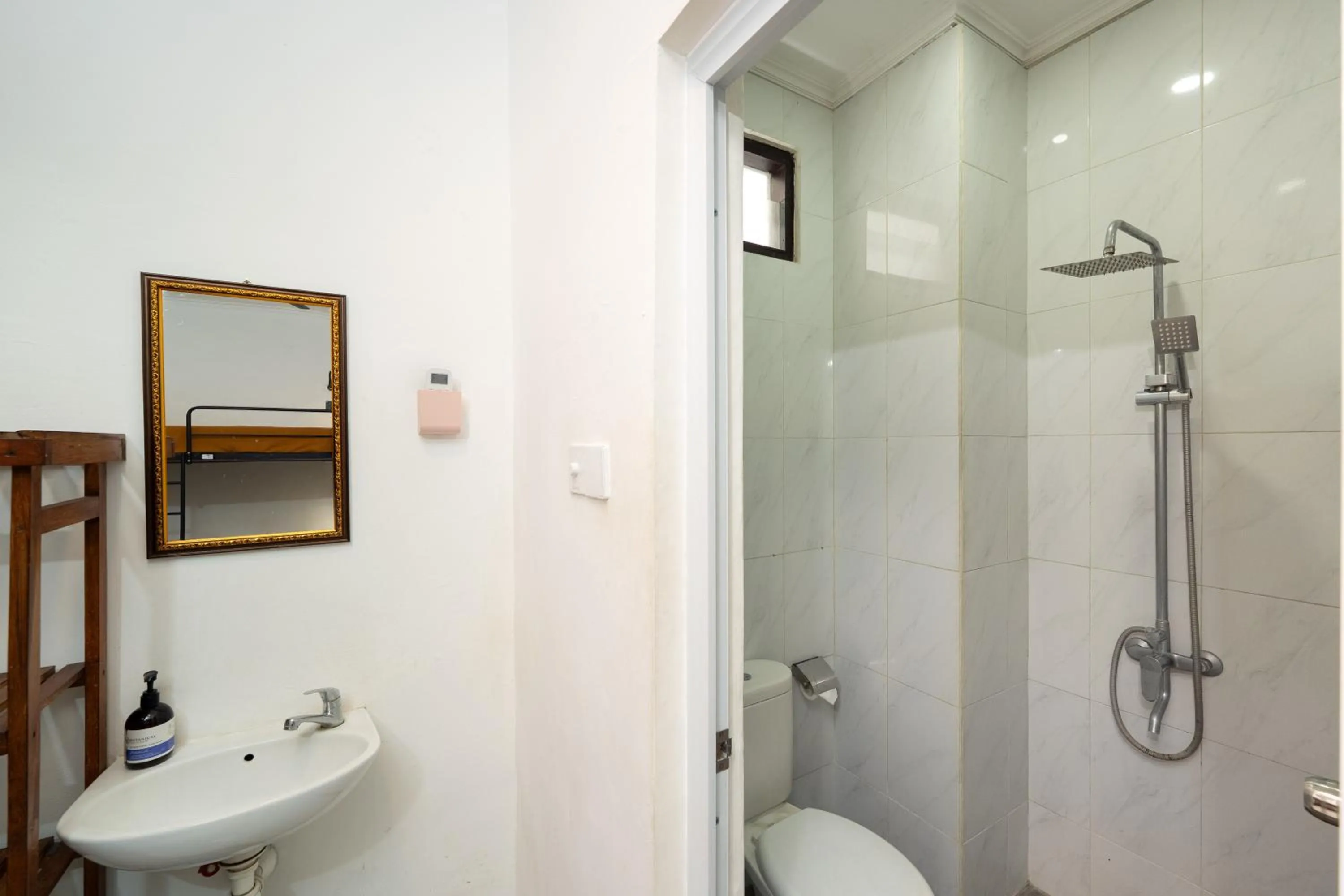 Bathroom in Summer of Surf Hostel Ungasan Uluwatu