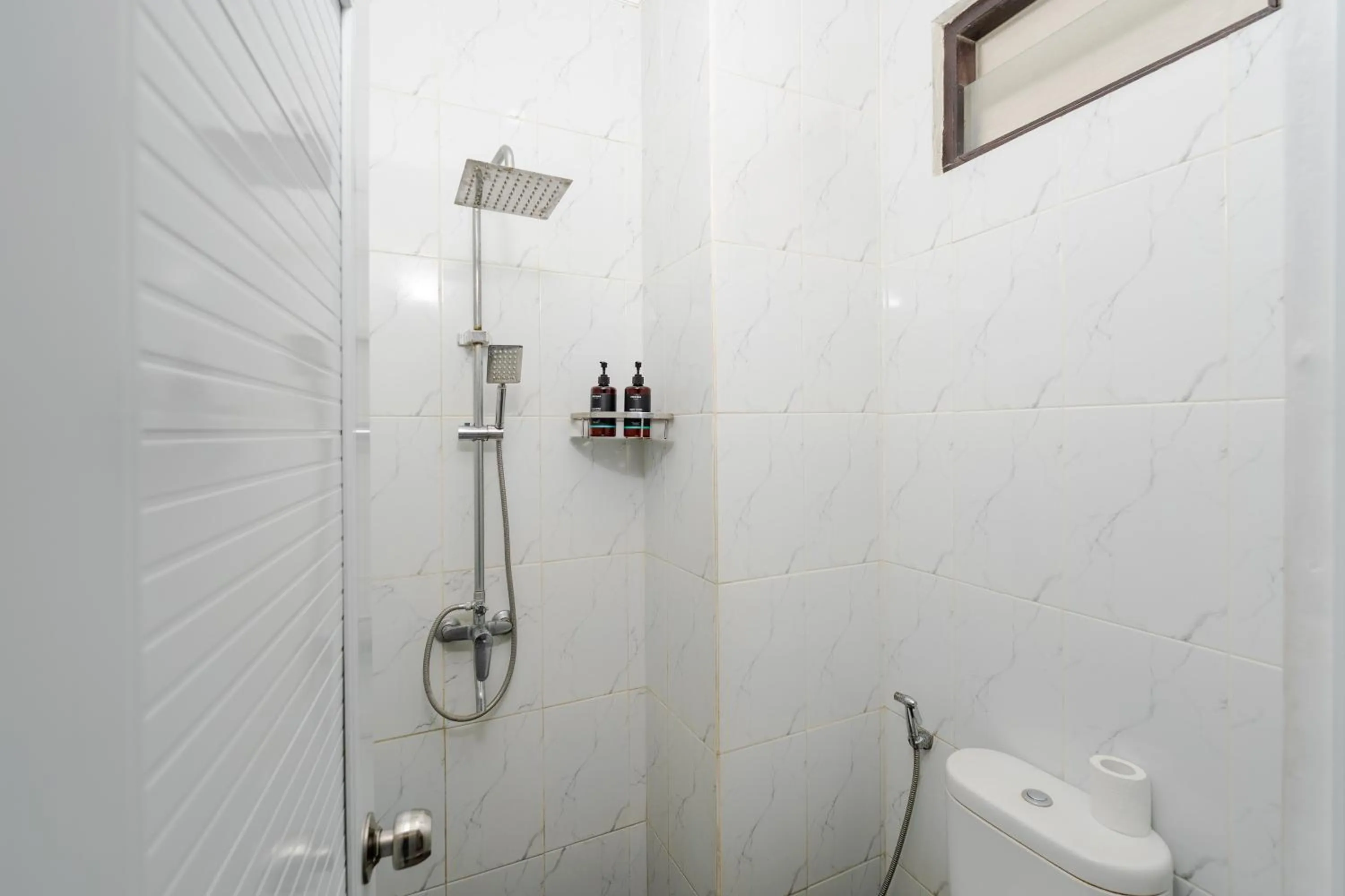 Bathroom in Summer of Surf Hostel Ungasan Uluwatu