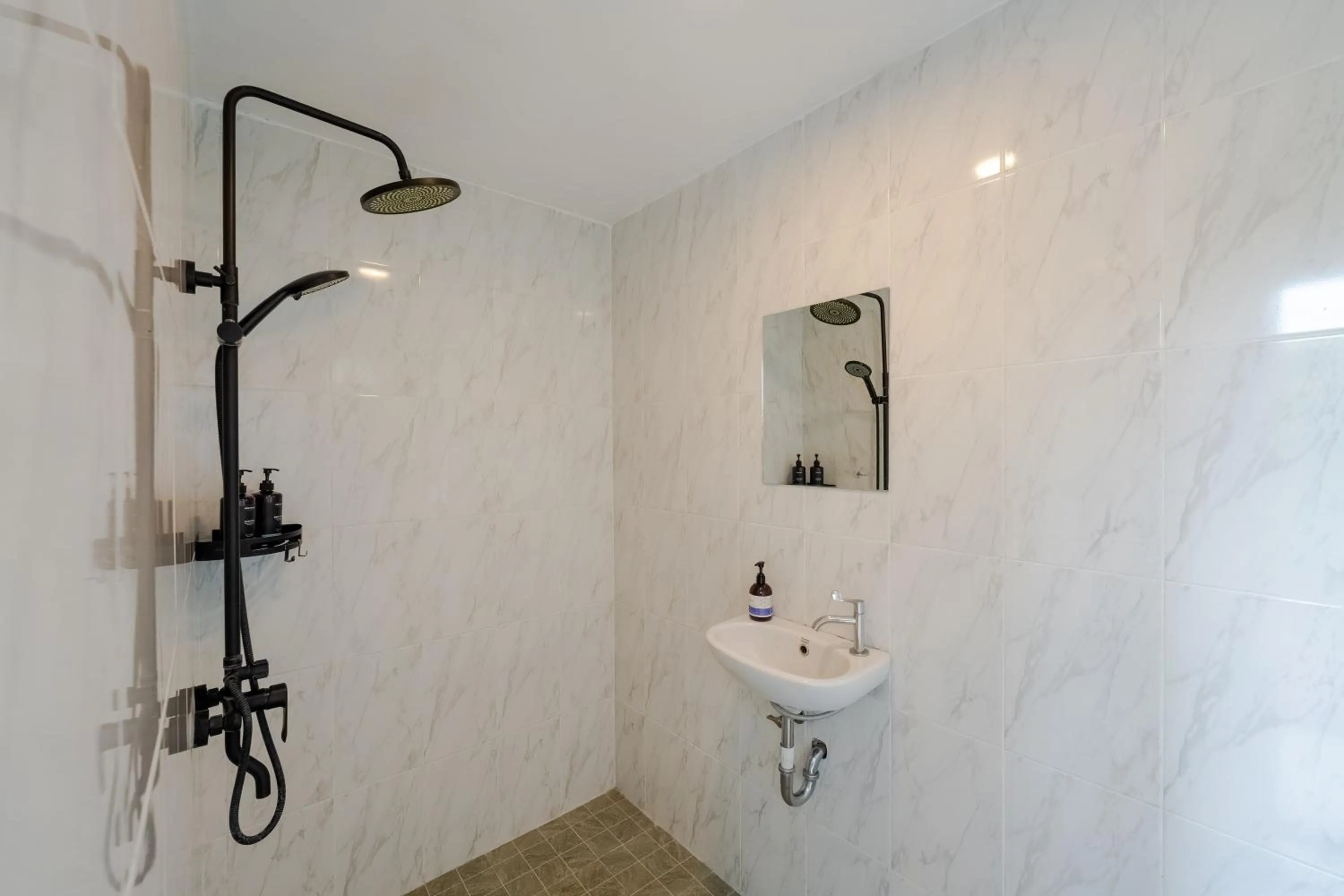 Bathroom in Summer of Surf Hostel Ungasan Uluwatu