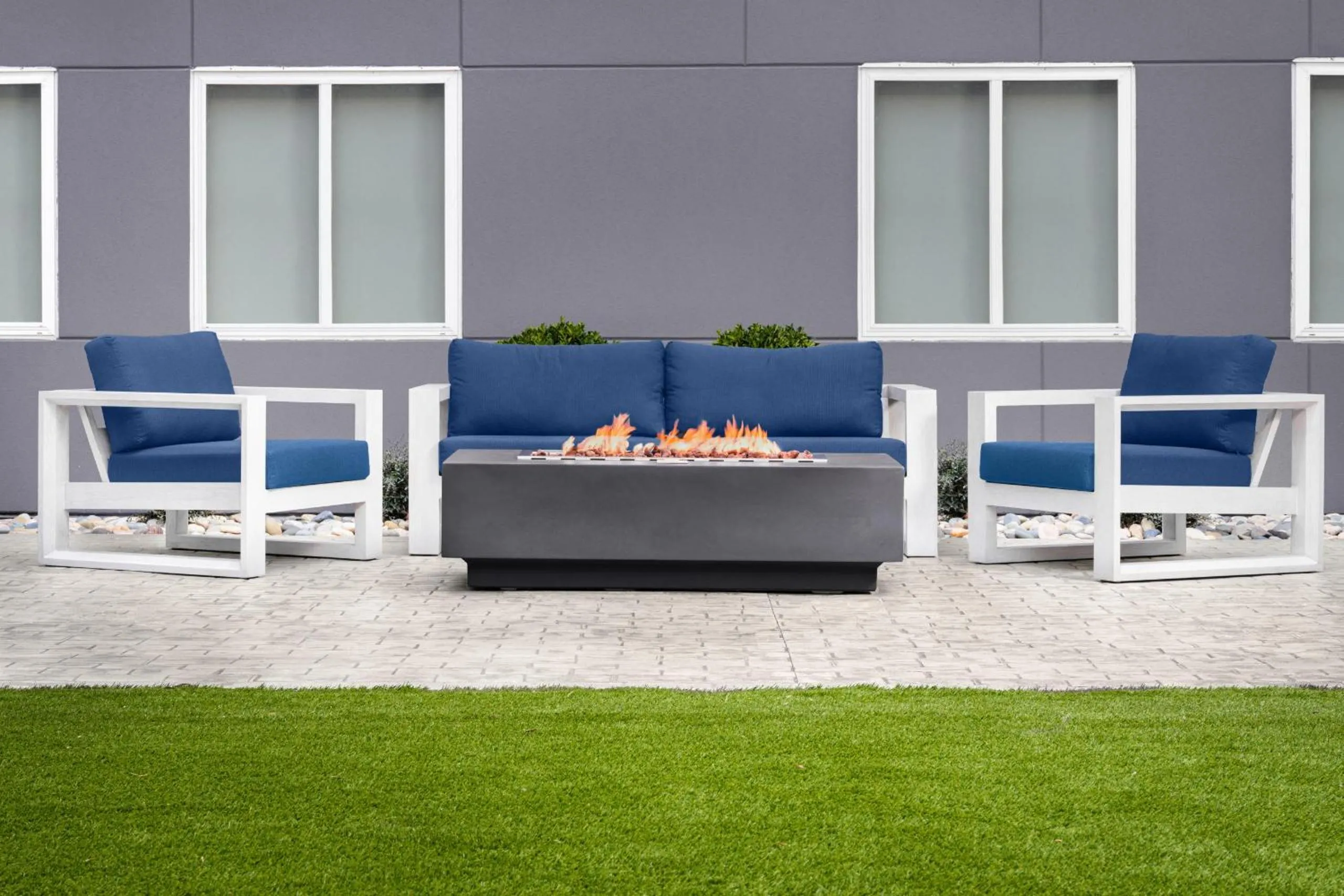 Patio in stayAPT Suites Auburn