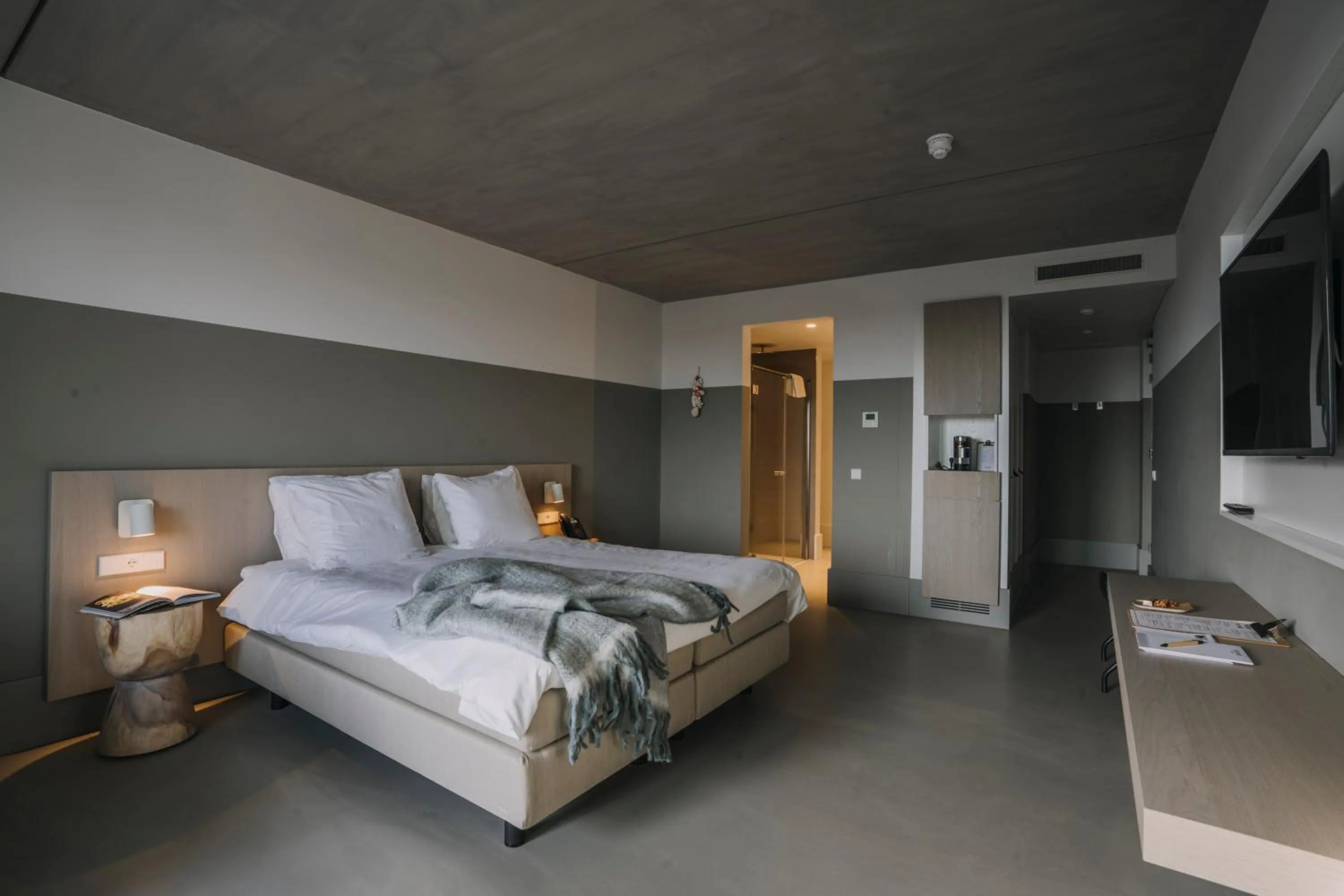 Photo of the whole room, Bed in Strandhotel