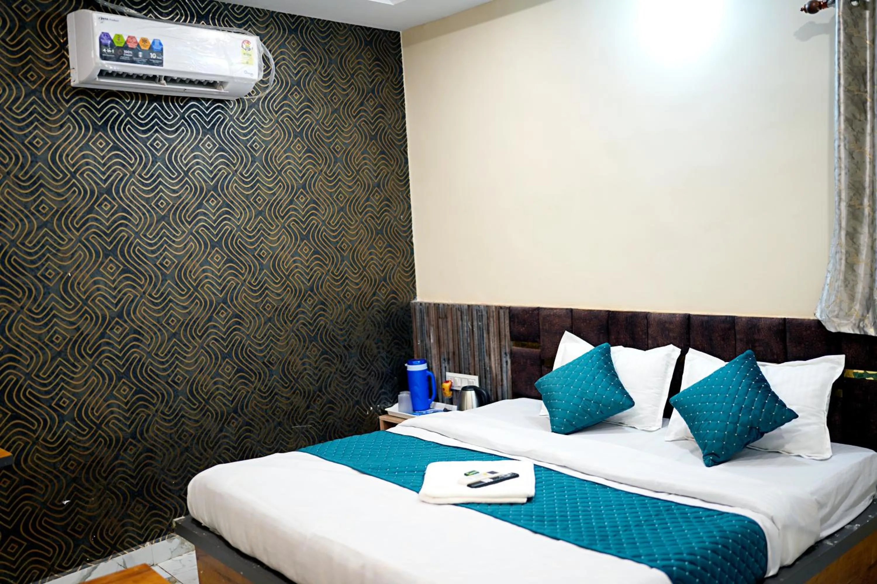 TV and multimedia, Bed in Hotel Mahalok Palace