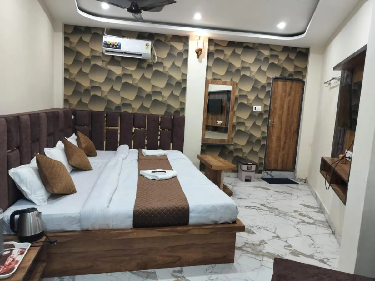 Bed in Hotel Mahalok Palace