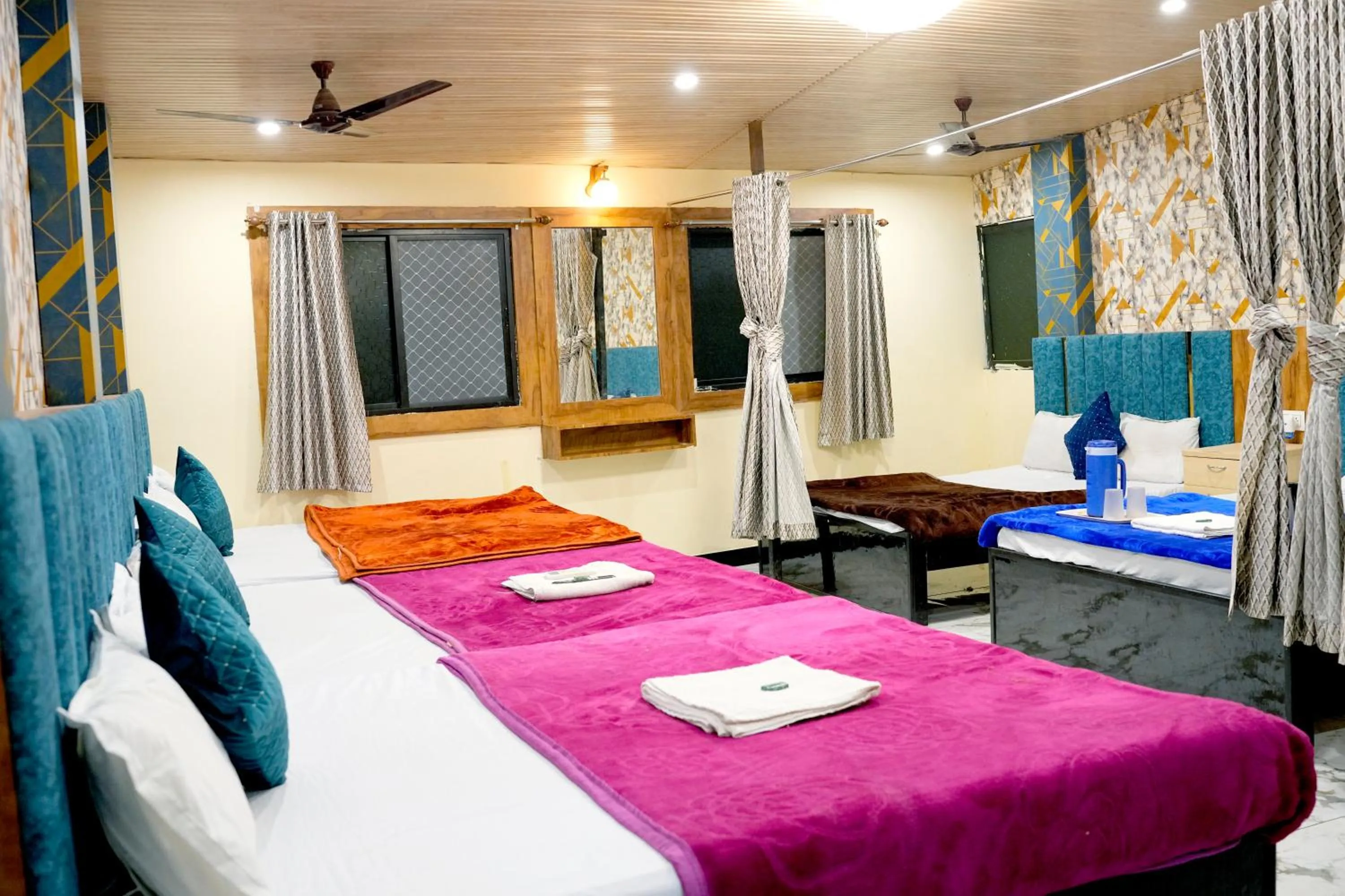 Bedroom, Bed in Hotel Mahalok Palace