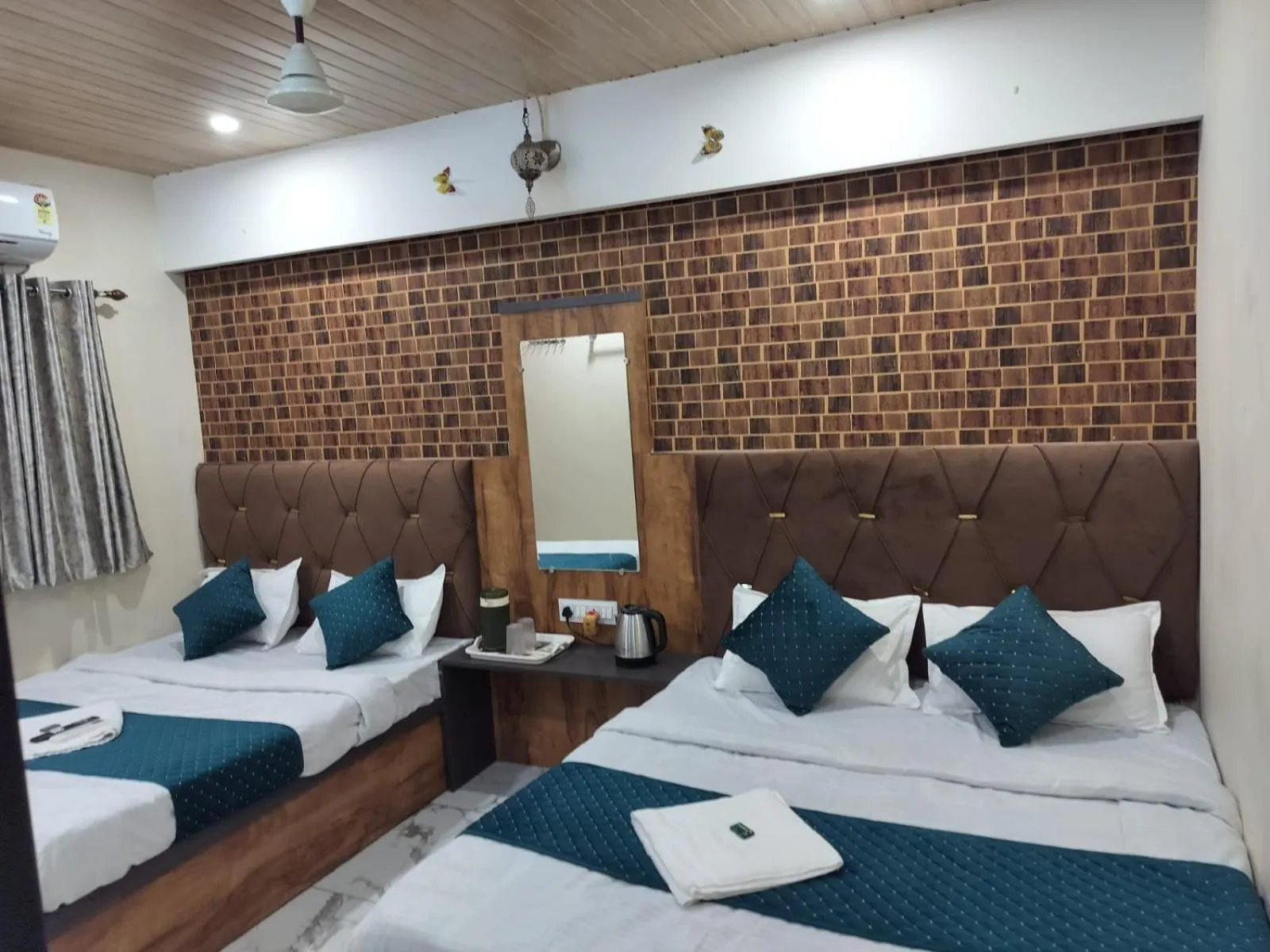 Bed in Hotel Mahalok Palace