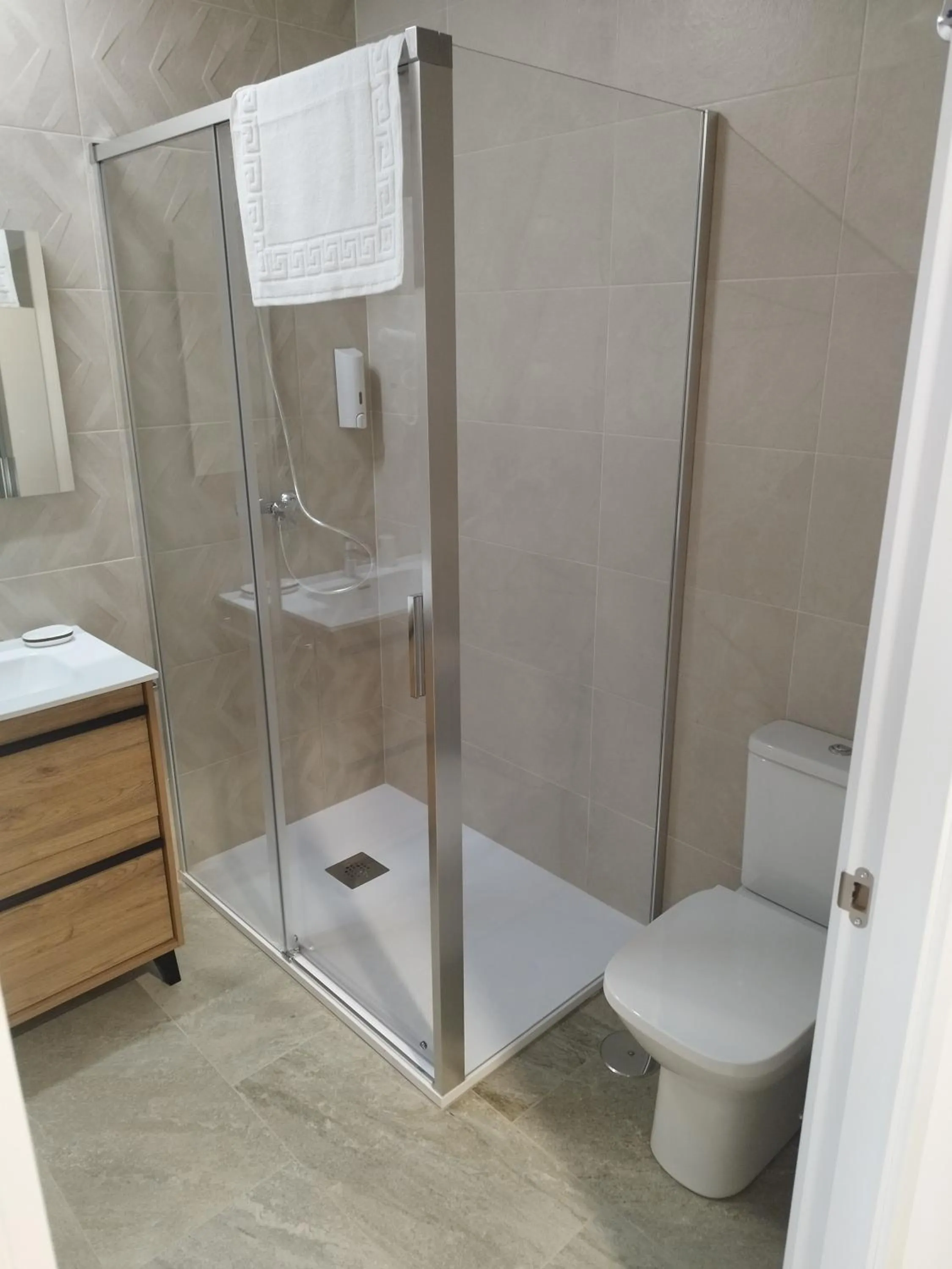 Shower in Hotel El Duende