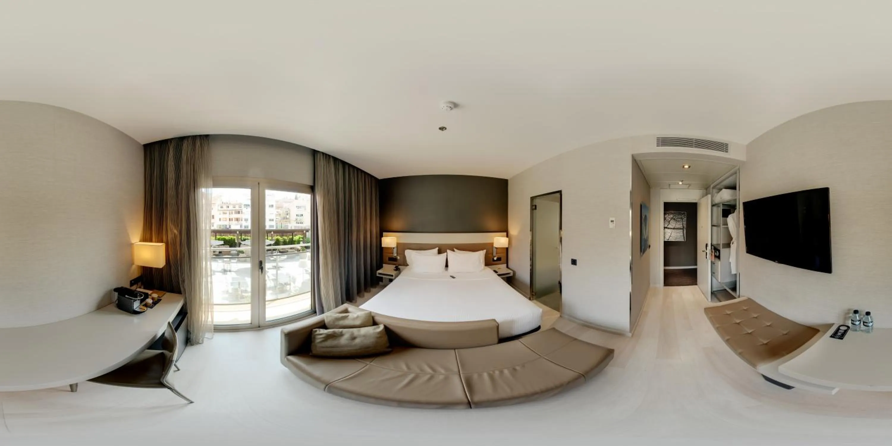 Photo of the whole room, Bed in SH Colón Valencia