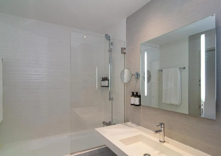 Shower in SH Colón Valencia