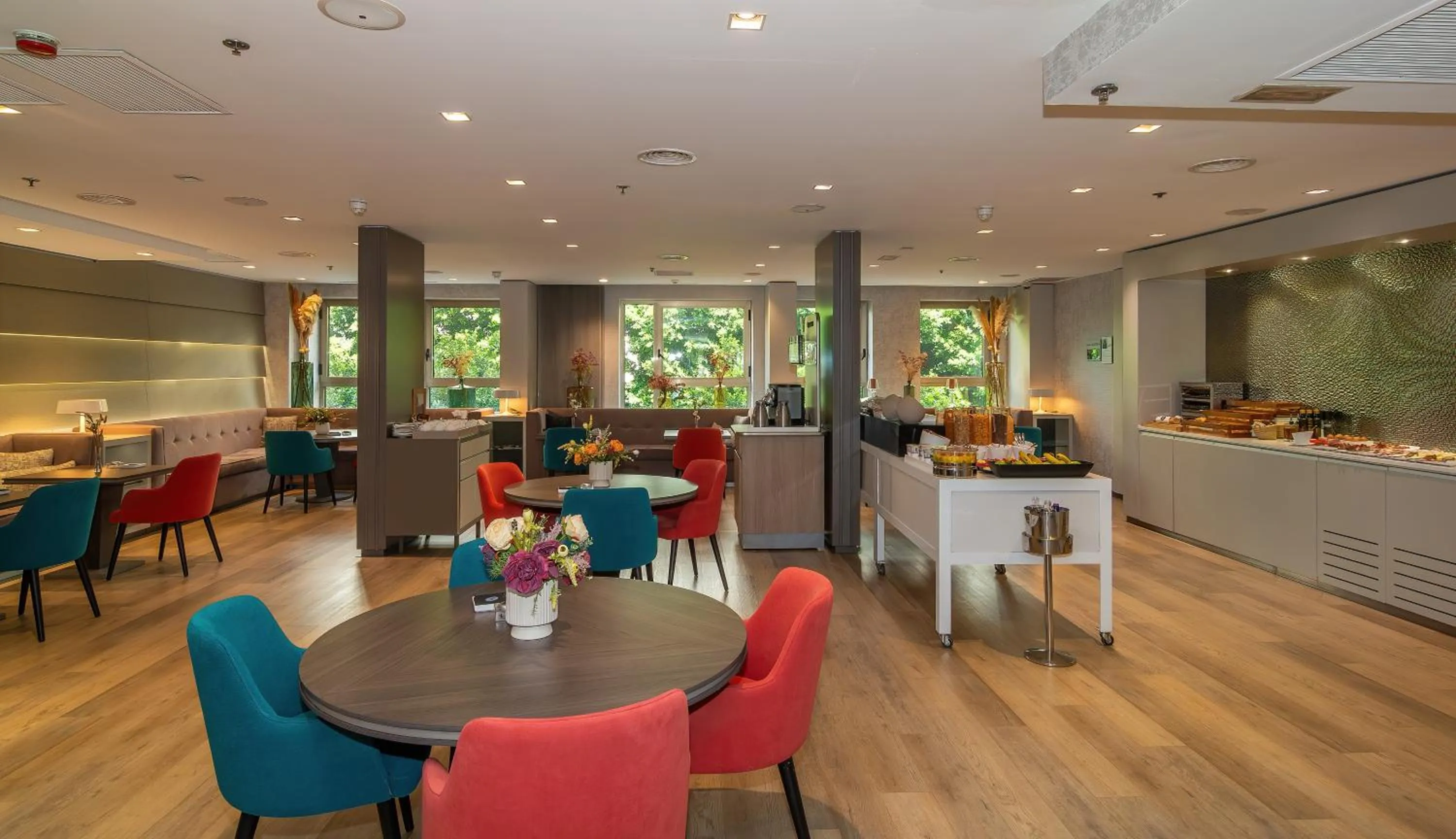 Restaurant/places to eat in SH Colón Valencia