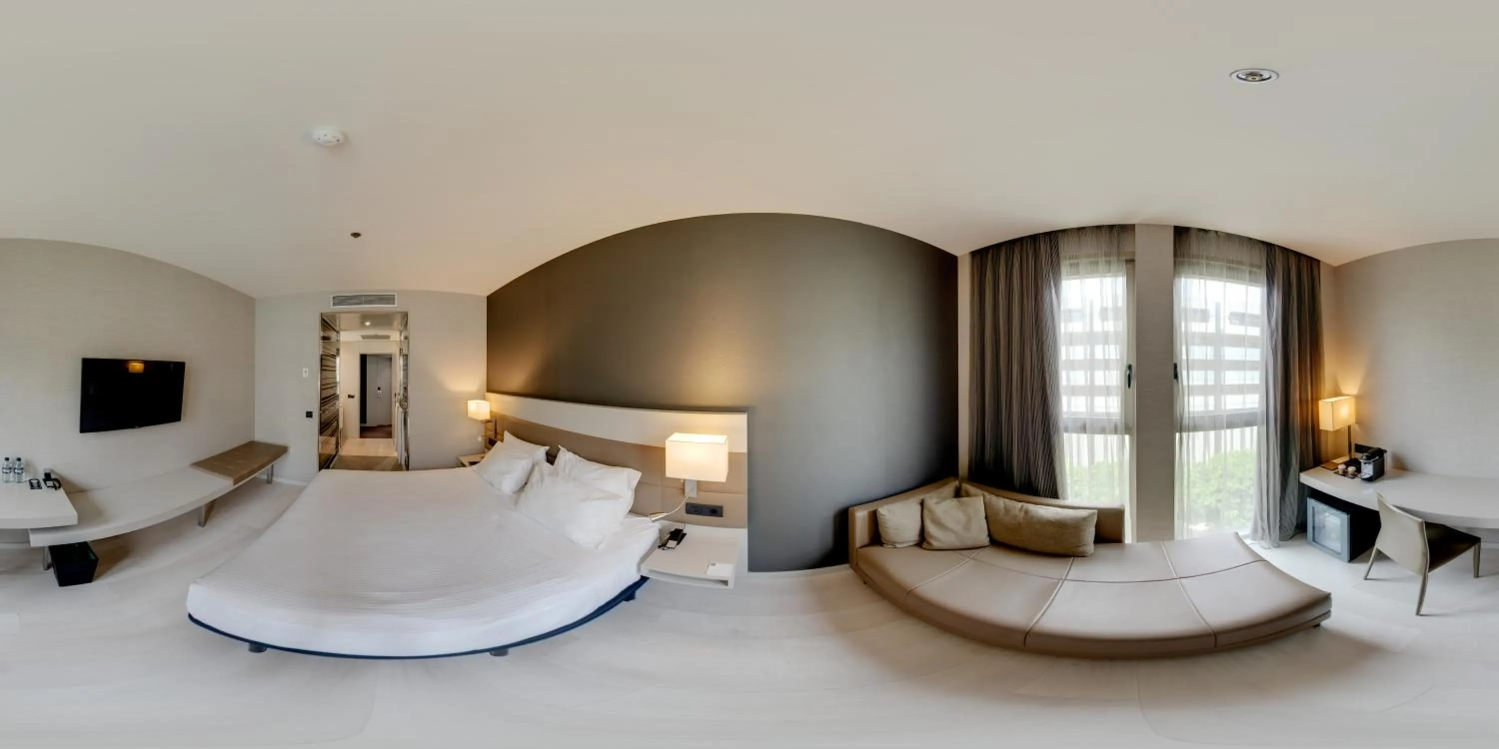 Photo of the whole room, Bed in SH Colón Valencia