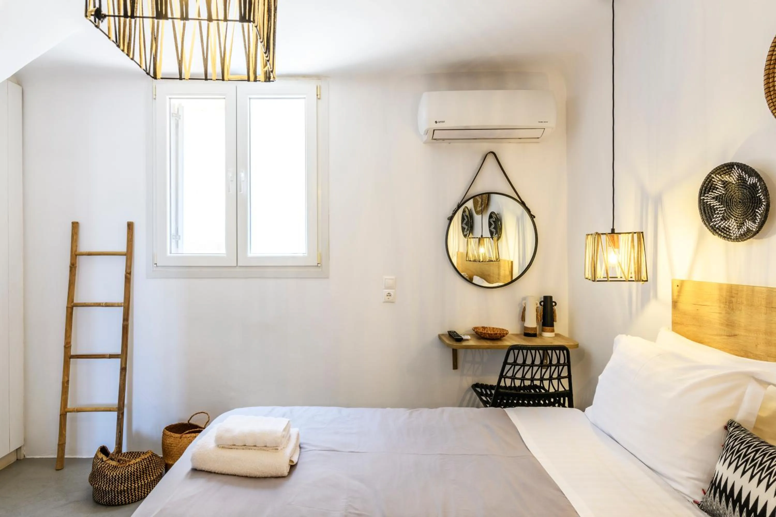 Bed in Mykonos Residence Villas & Suites Merchia beach