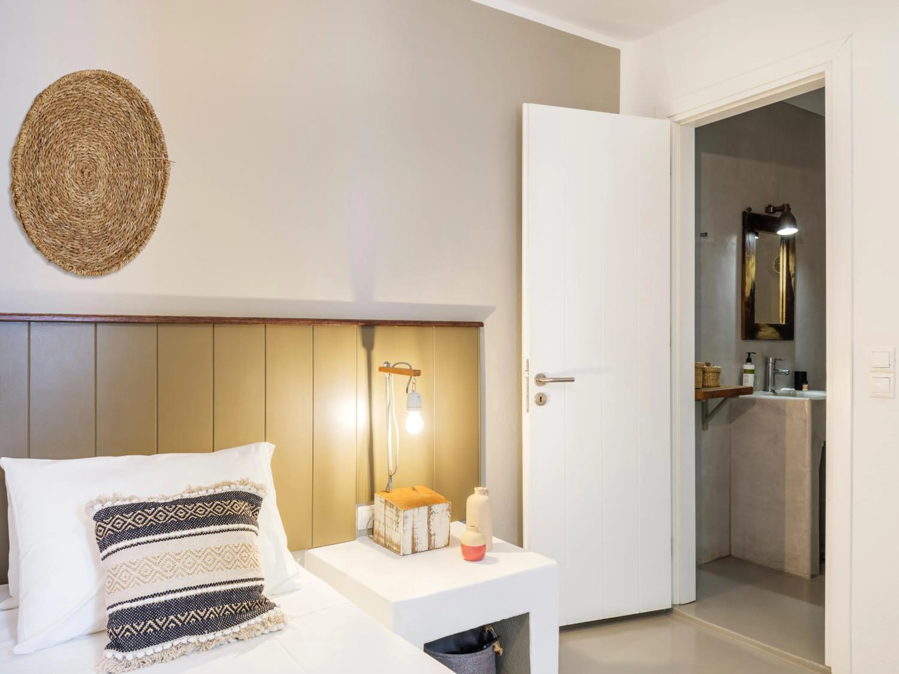 Bed in Mykonos Residence Villas & Suites Merchia beach