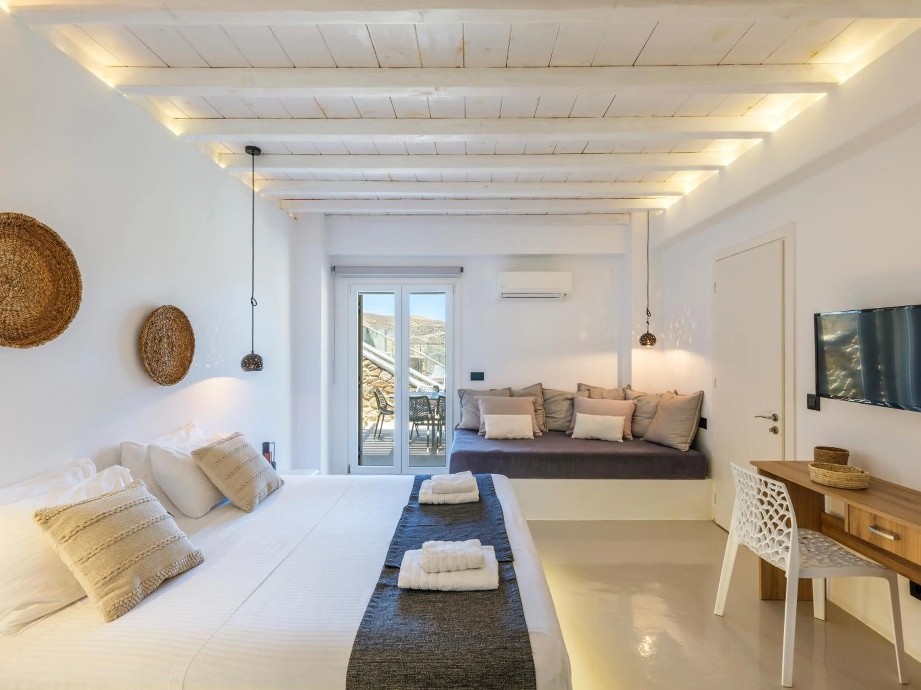Bed in Mykonos Residence Villas & Suites Merchia beach