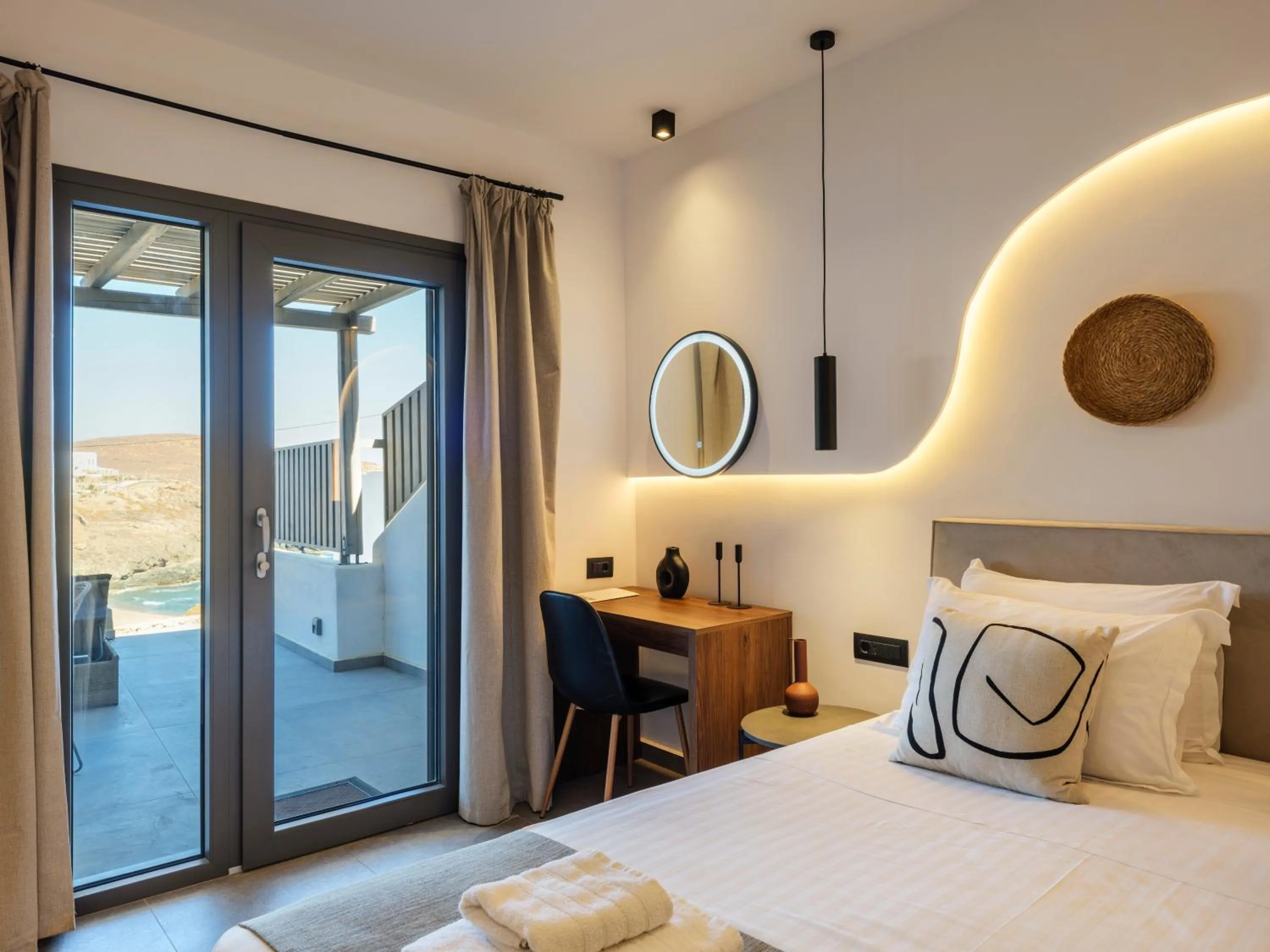 Bed in Mykonos Residence Villas & Suites Merchia beach