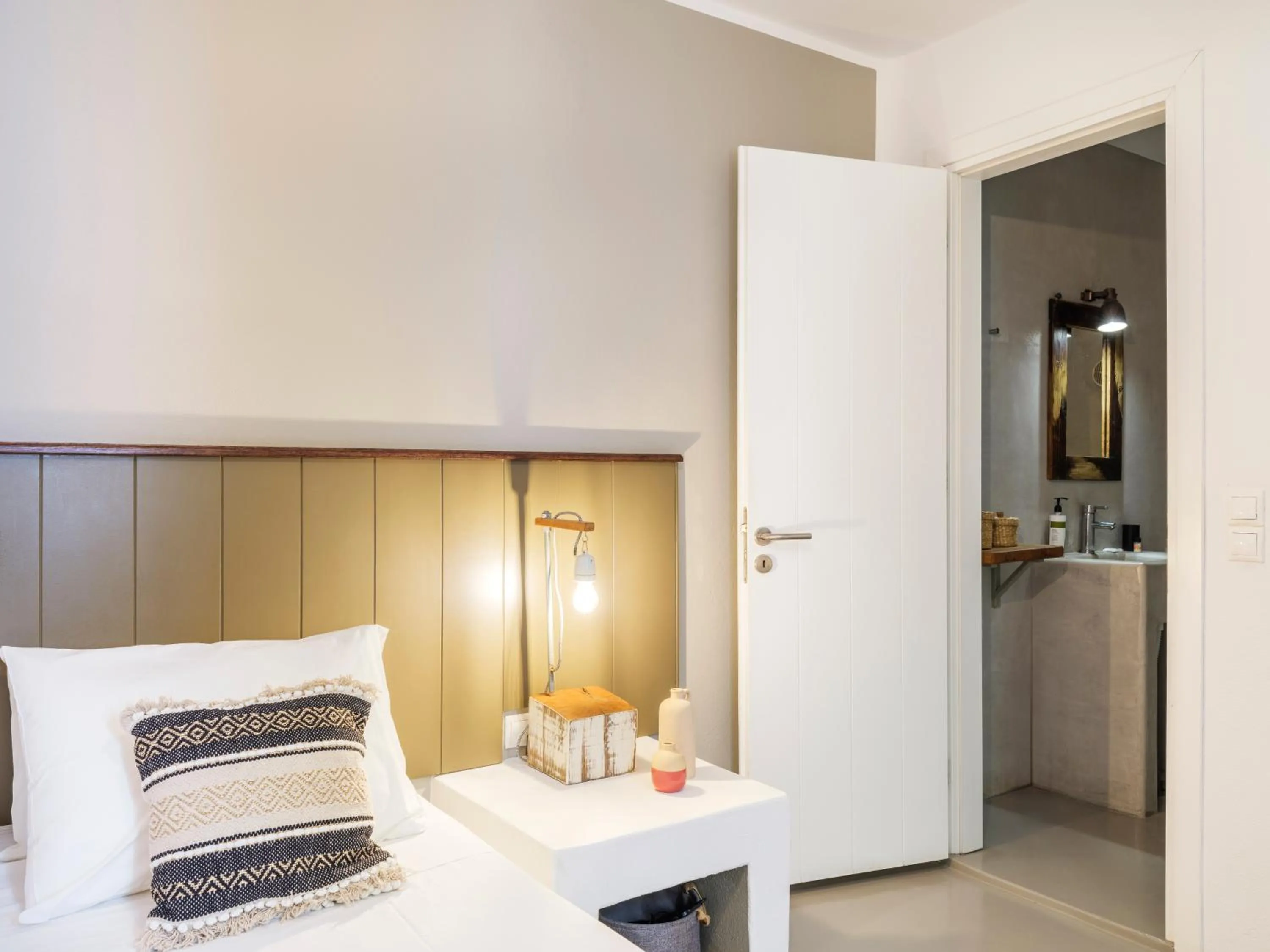 Bed in Mykonos Residence Villas & Suites Merchia beach