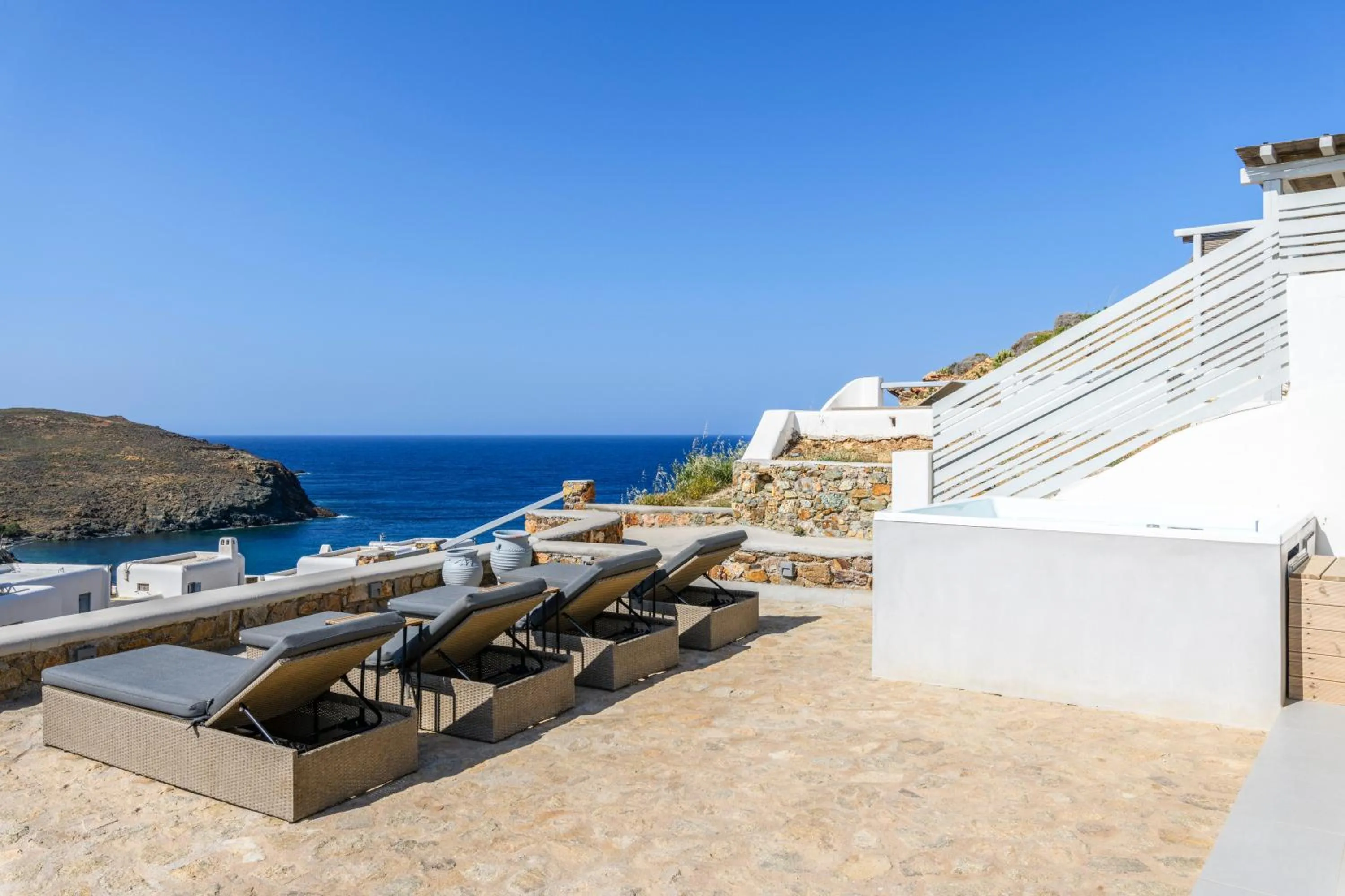 Hot Tub in Mykonos Residence Villas & Suites Merchia beach