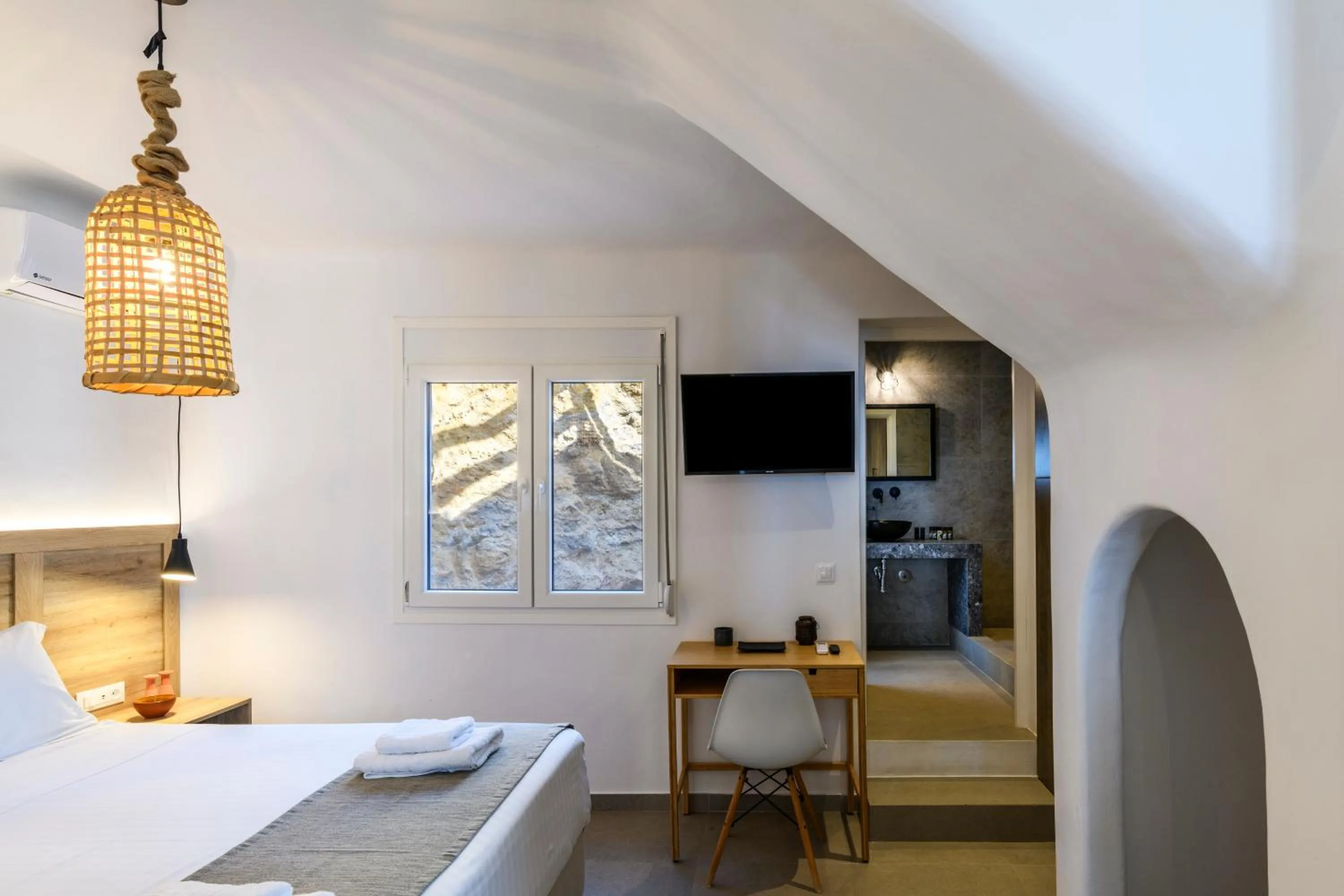 Bed in Mykonos Residence Villas & Suites Merchia beach
