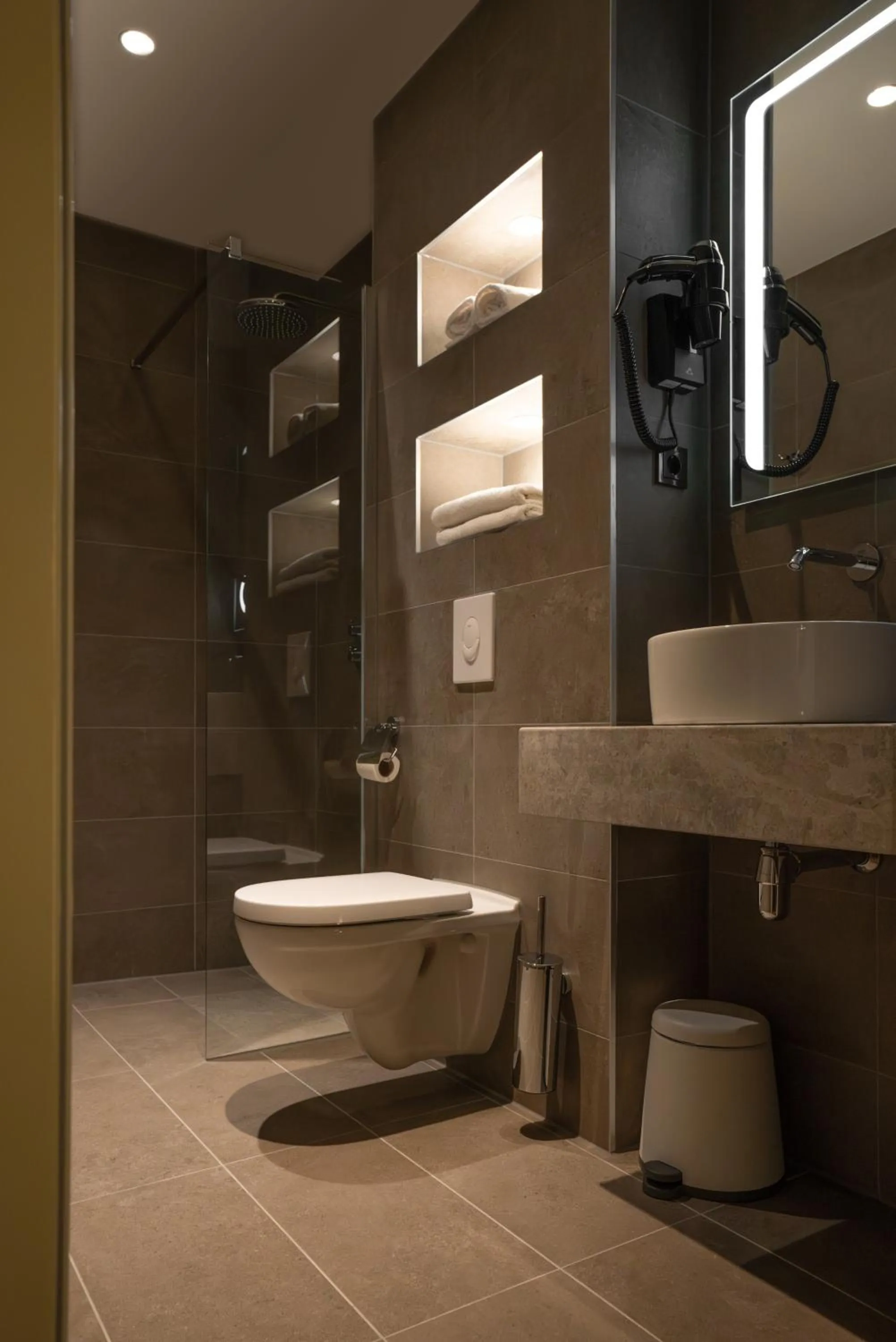 Shower in ART Hotel Rotterdam-Fully Renovated