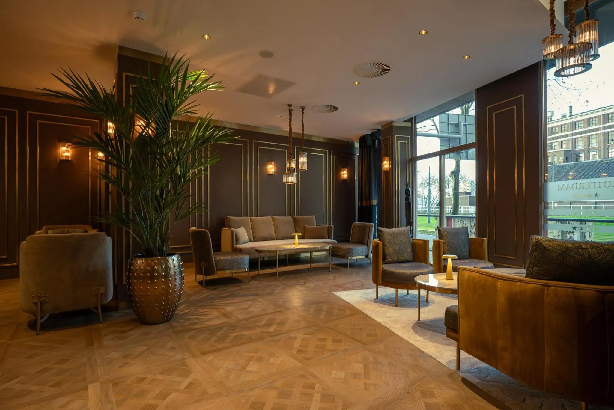 Communal lounge/ TV room in ART Hotel Rotterdam-Fully Renovated