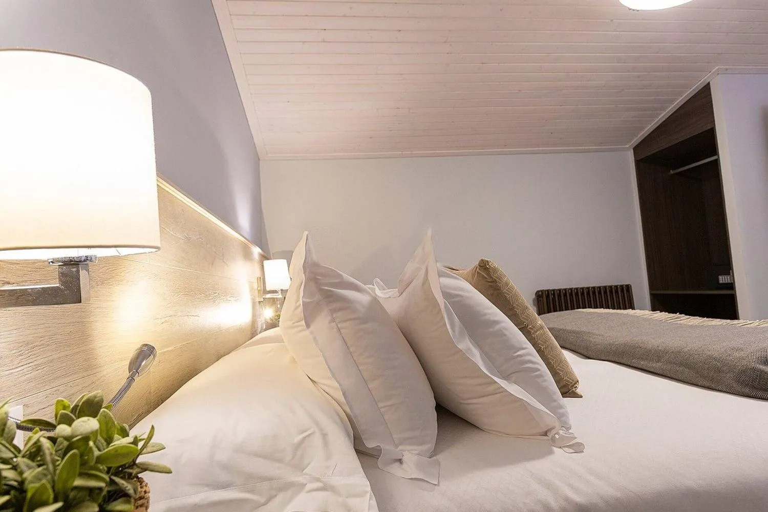 Bed in Hotel Restaurante El Montico