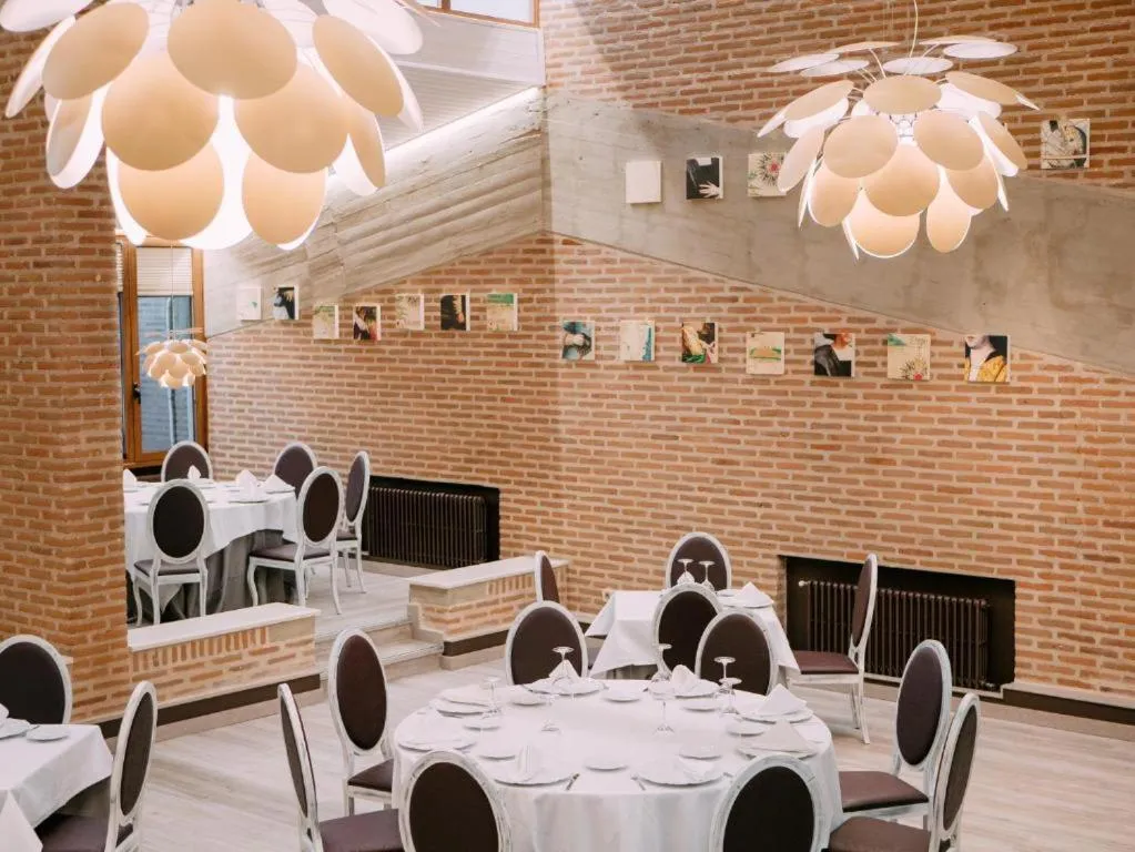 Restaurant/places to eat in Hotel Restaurante El Montico