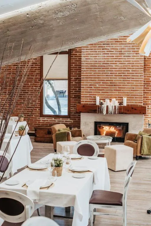 Restaurant/places to eat in Hotel Restaurante El Montico