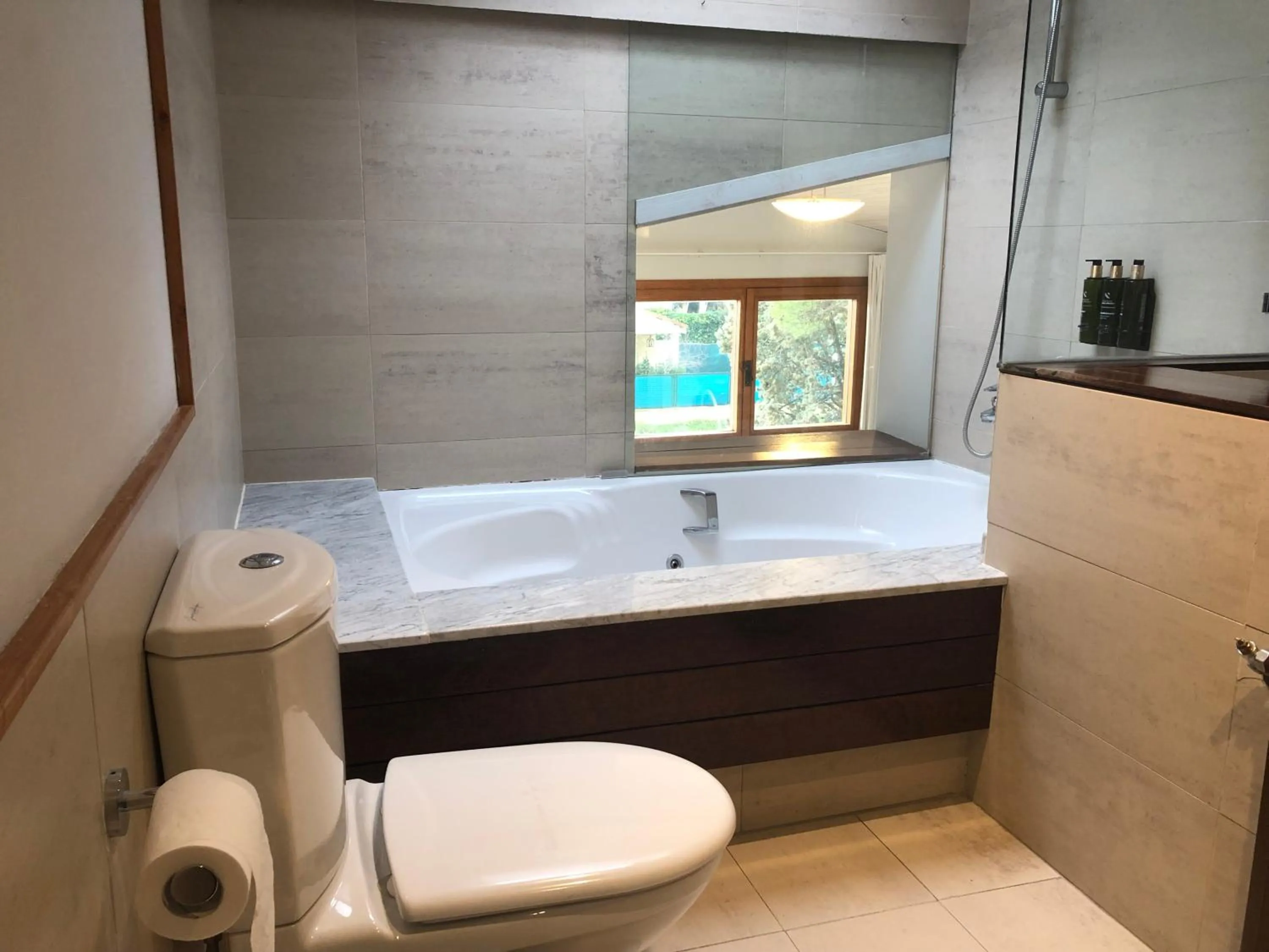 Hot Tub in Hotel Restaurante El Montico