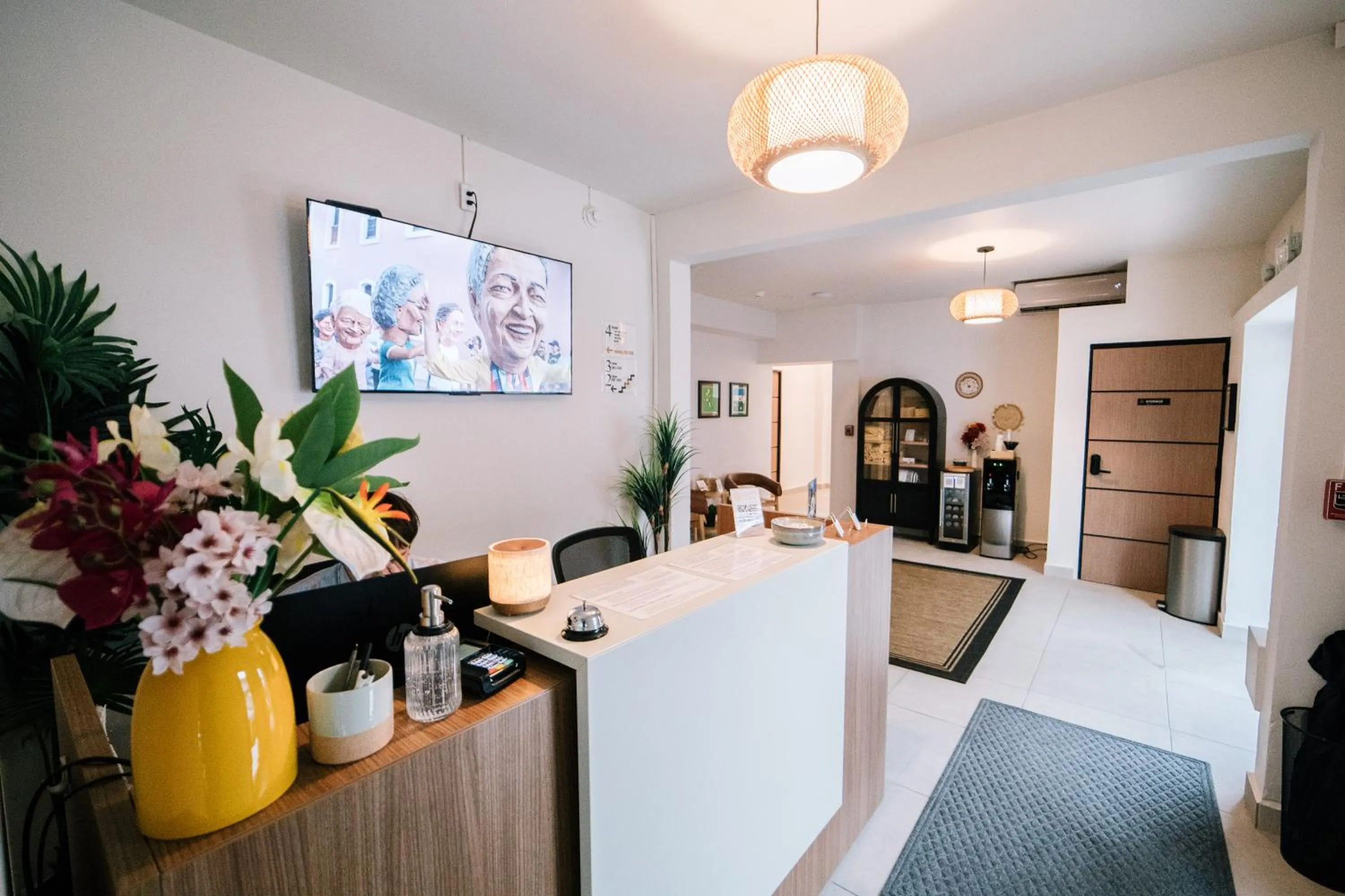 Lobby or reception in The Looking Glass Hotel