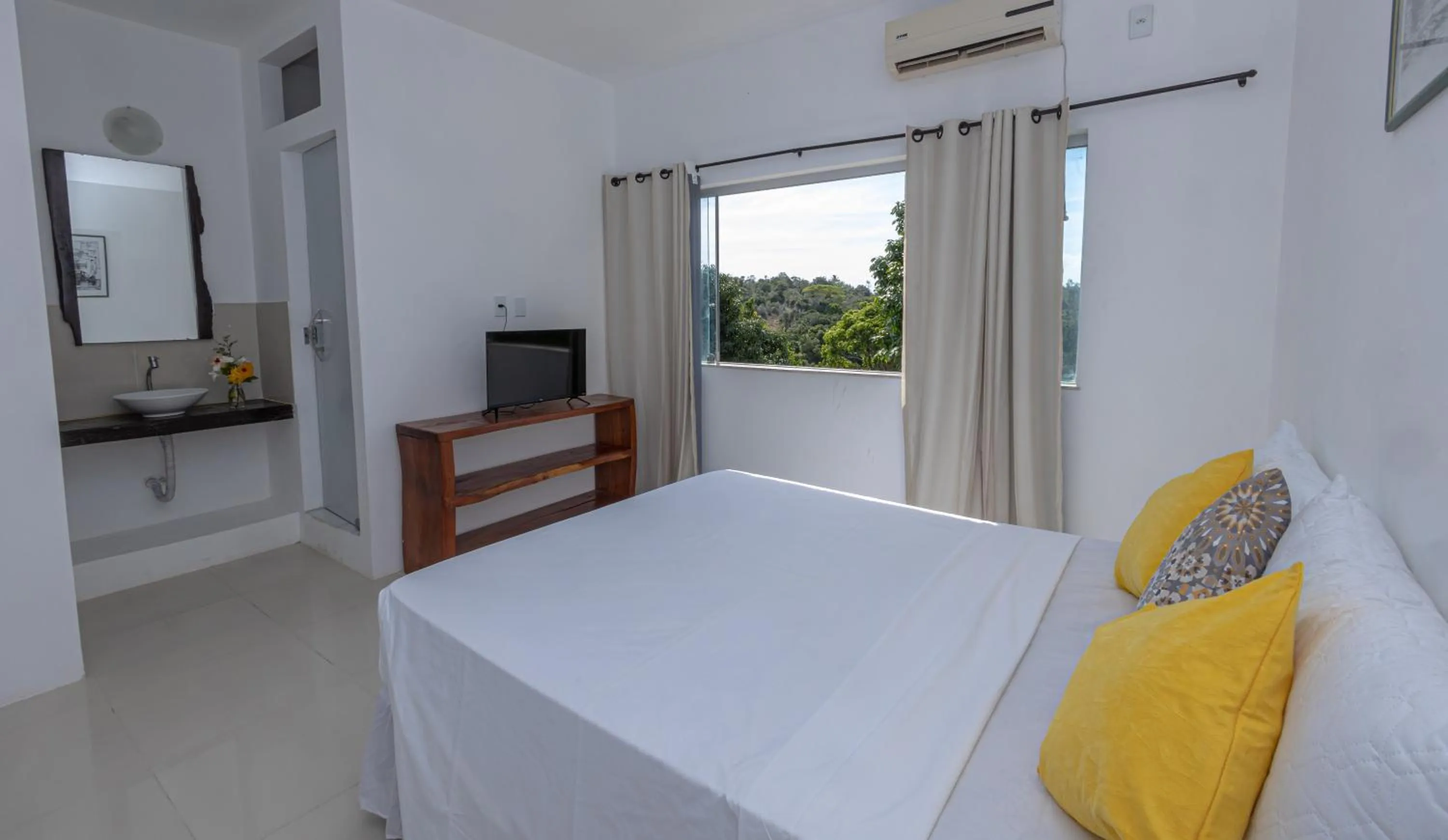 Photo of the whole room, Bed in Pousada Recanto dos Pássaros - Arraial d'Ajuda