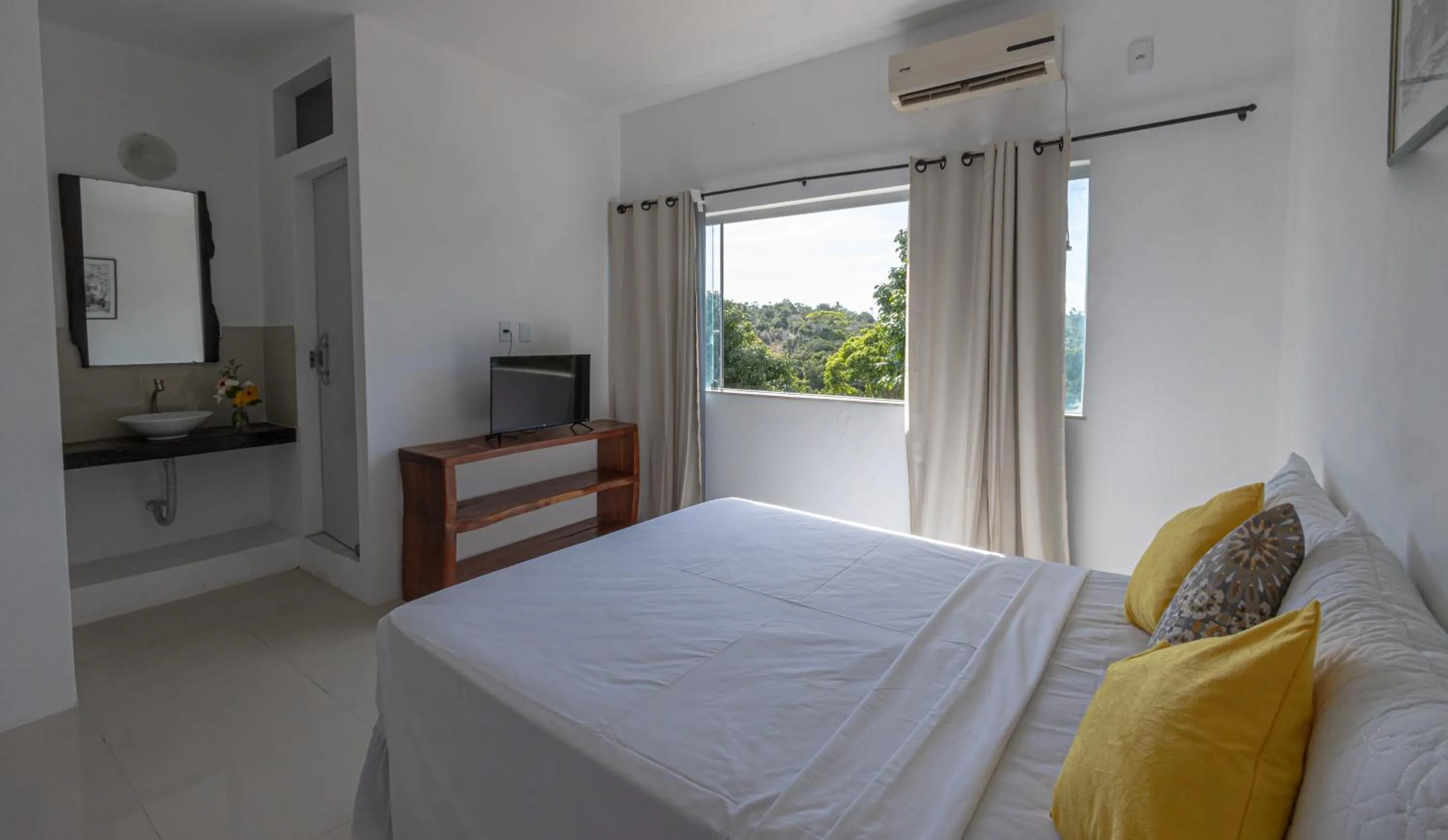 Photo of the whole room, Bed in Pousada Recanto dos Pássaros - Arraial d'Ajuda