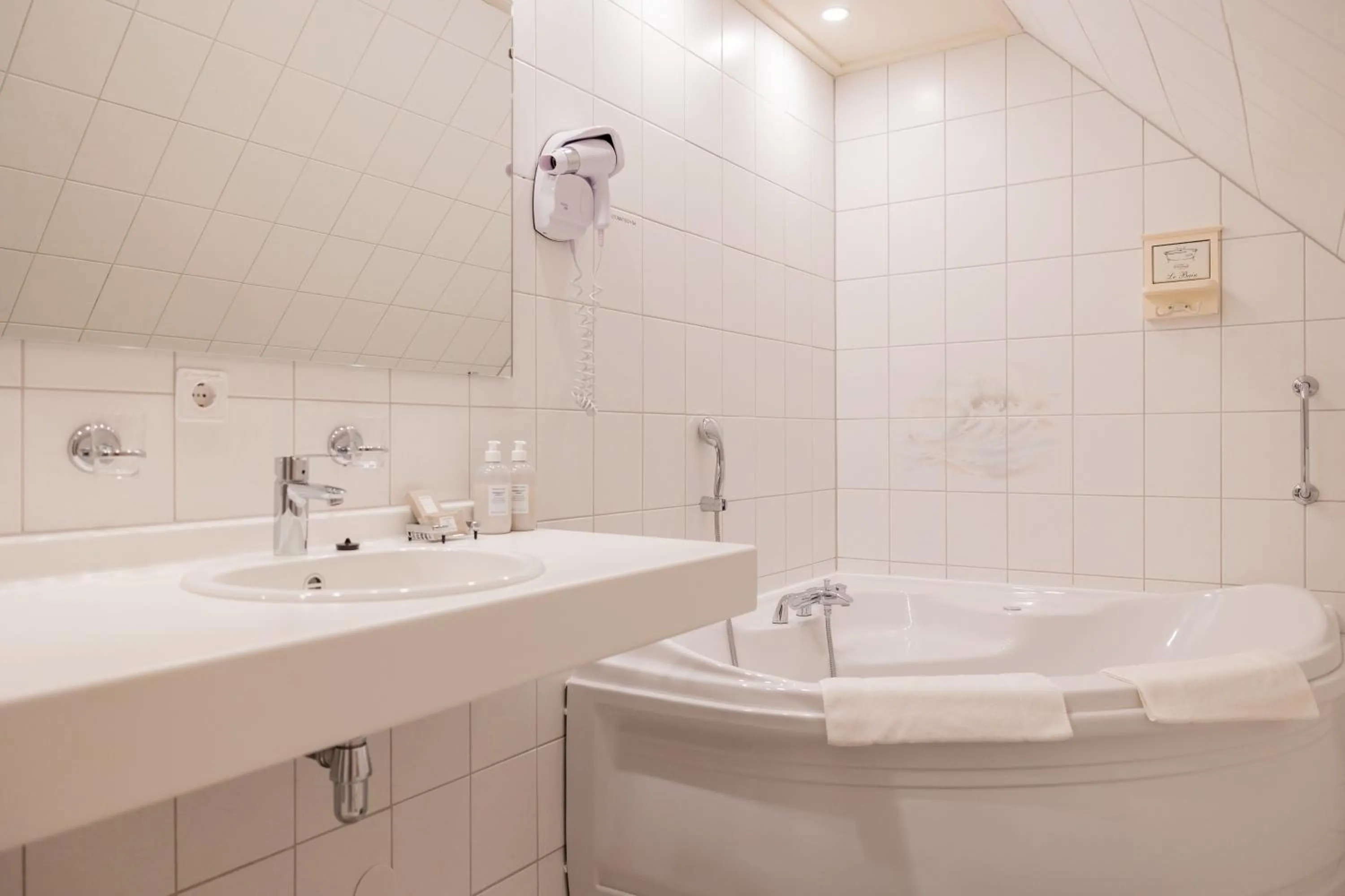 Bathroom in Hotel De Walvisvaarder