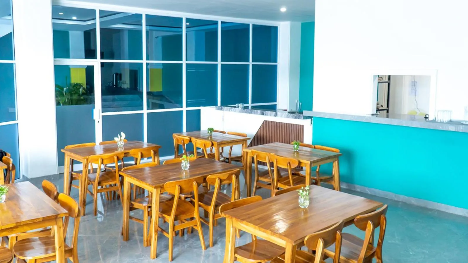 Restaurant/places to eat in Elephant Inn and Suite by Sajiwa