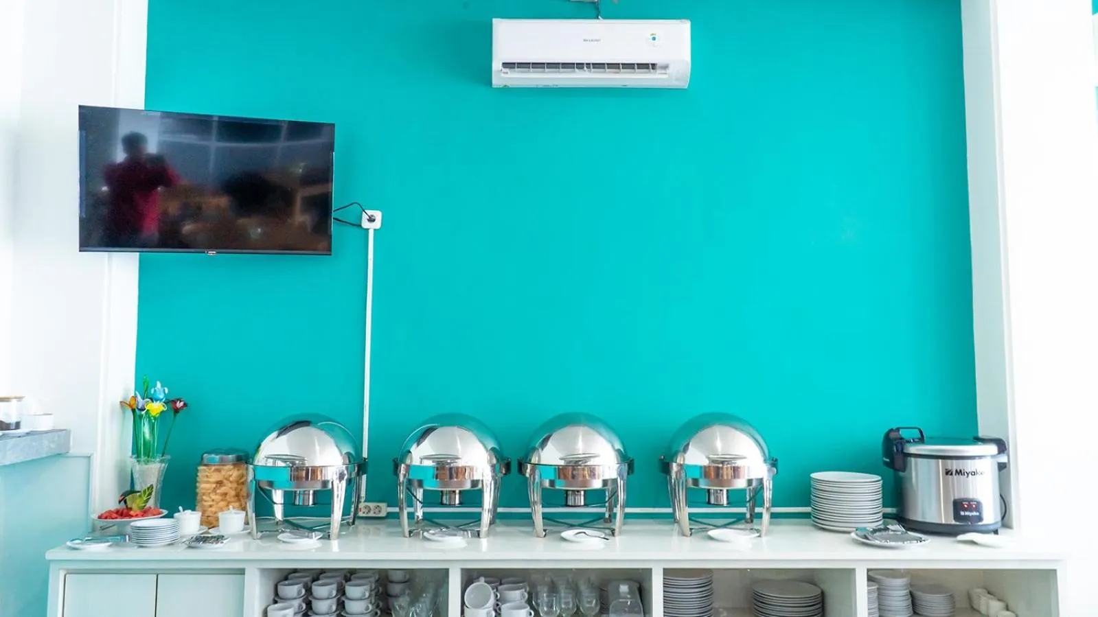 Restaurant/places to eat in Elephant Inn and Suite by Sajiwa