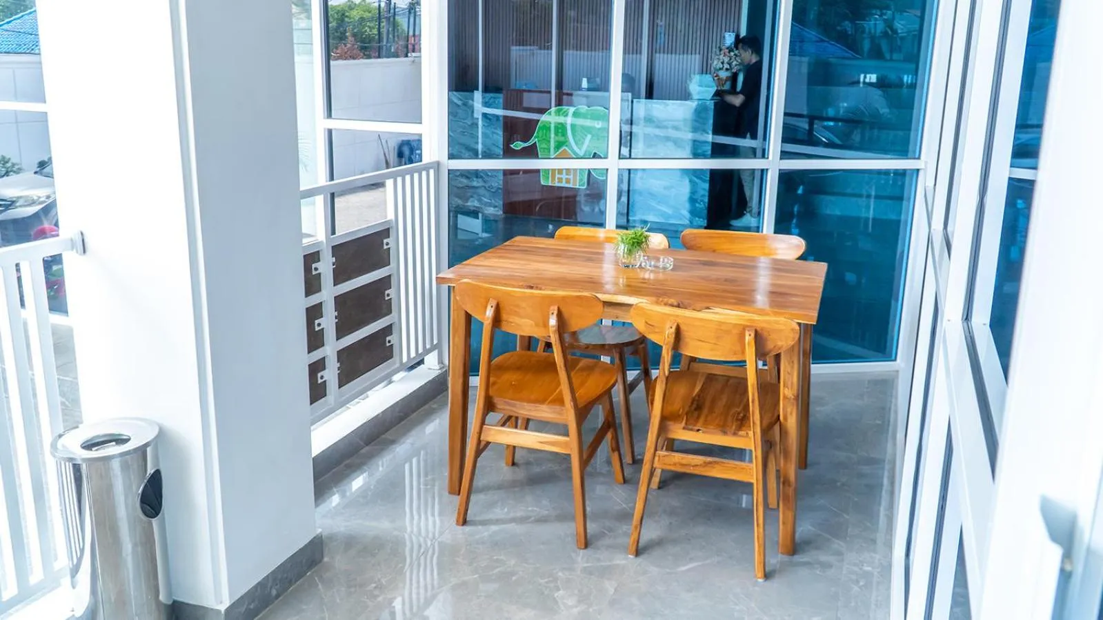 Restaurant/places to eat in Elephant Inn and Suite by Sajiwa