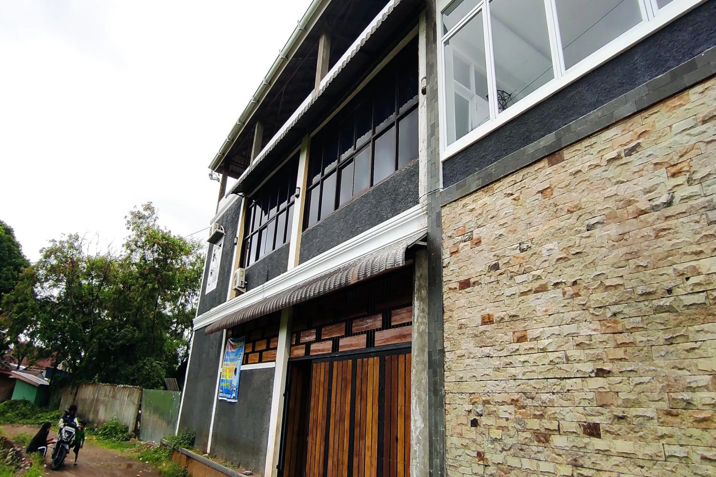 Property building in Hotel O Wisma Alam Syariah Near PLN GARDU INDUK MAMUJU