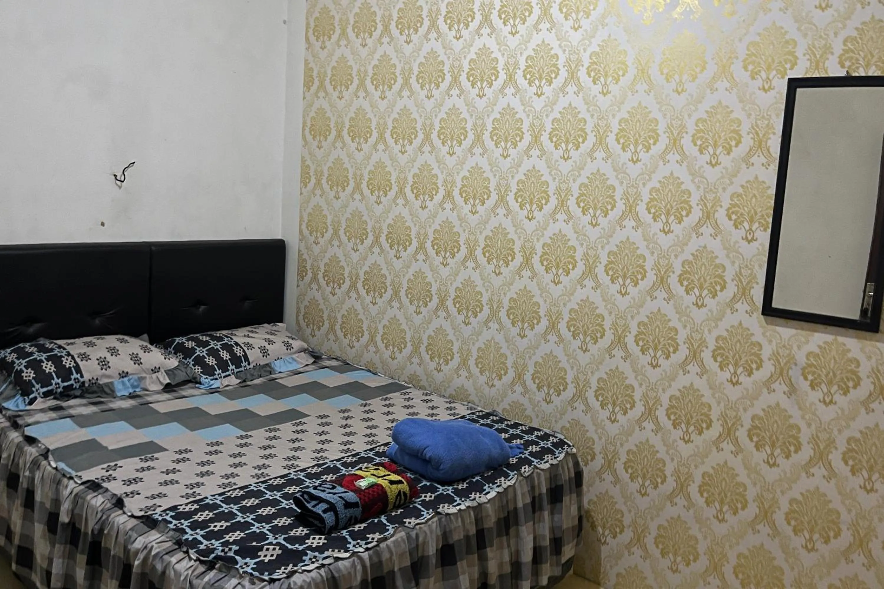 Bedroom, Bed in Hotel O Wisma Alam Syariah Near PLN GARDU INDUK MAMUJU