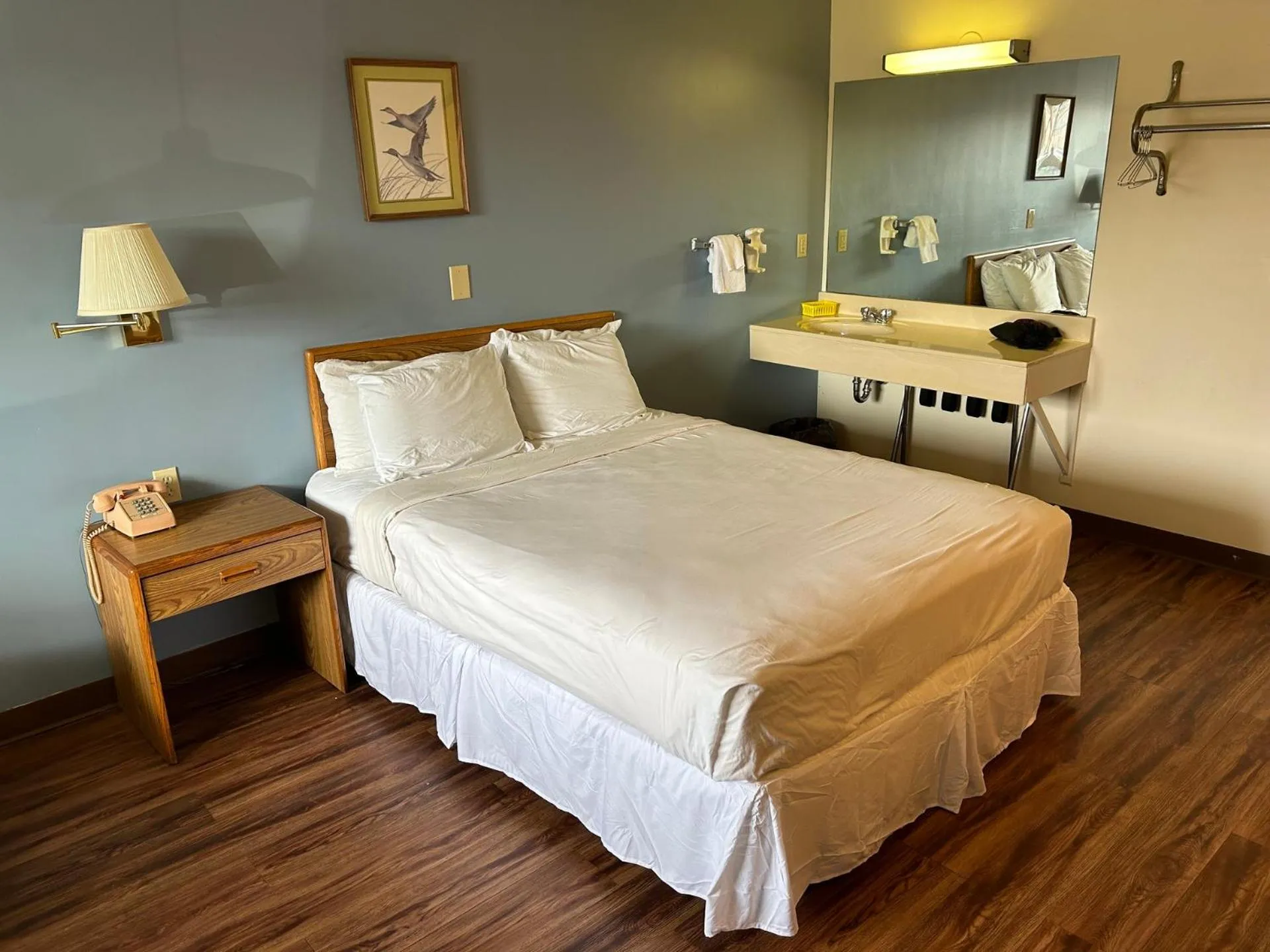 Bedroom, Bed in Valley Inn and Suites