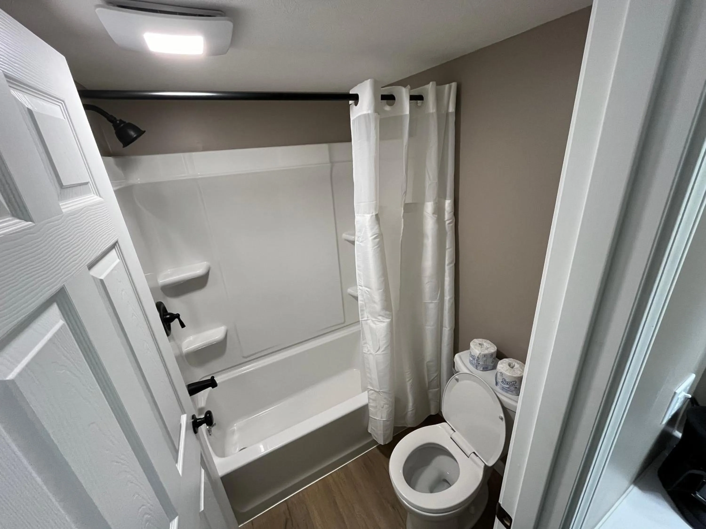 Bathroom in Valley Inn and Suites