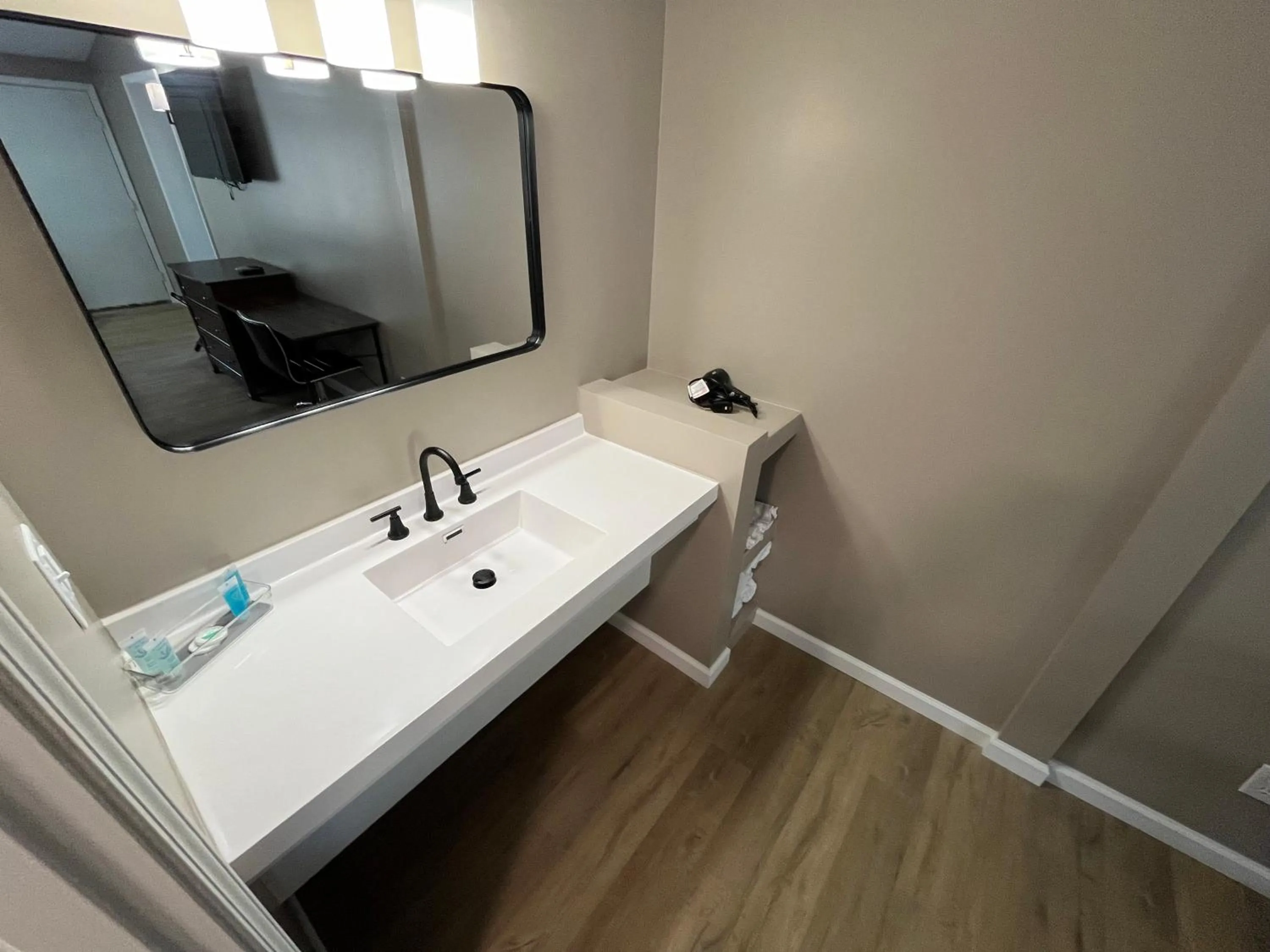 Bathroom in Valley Inn and Suites