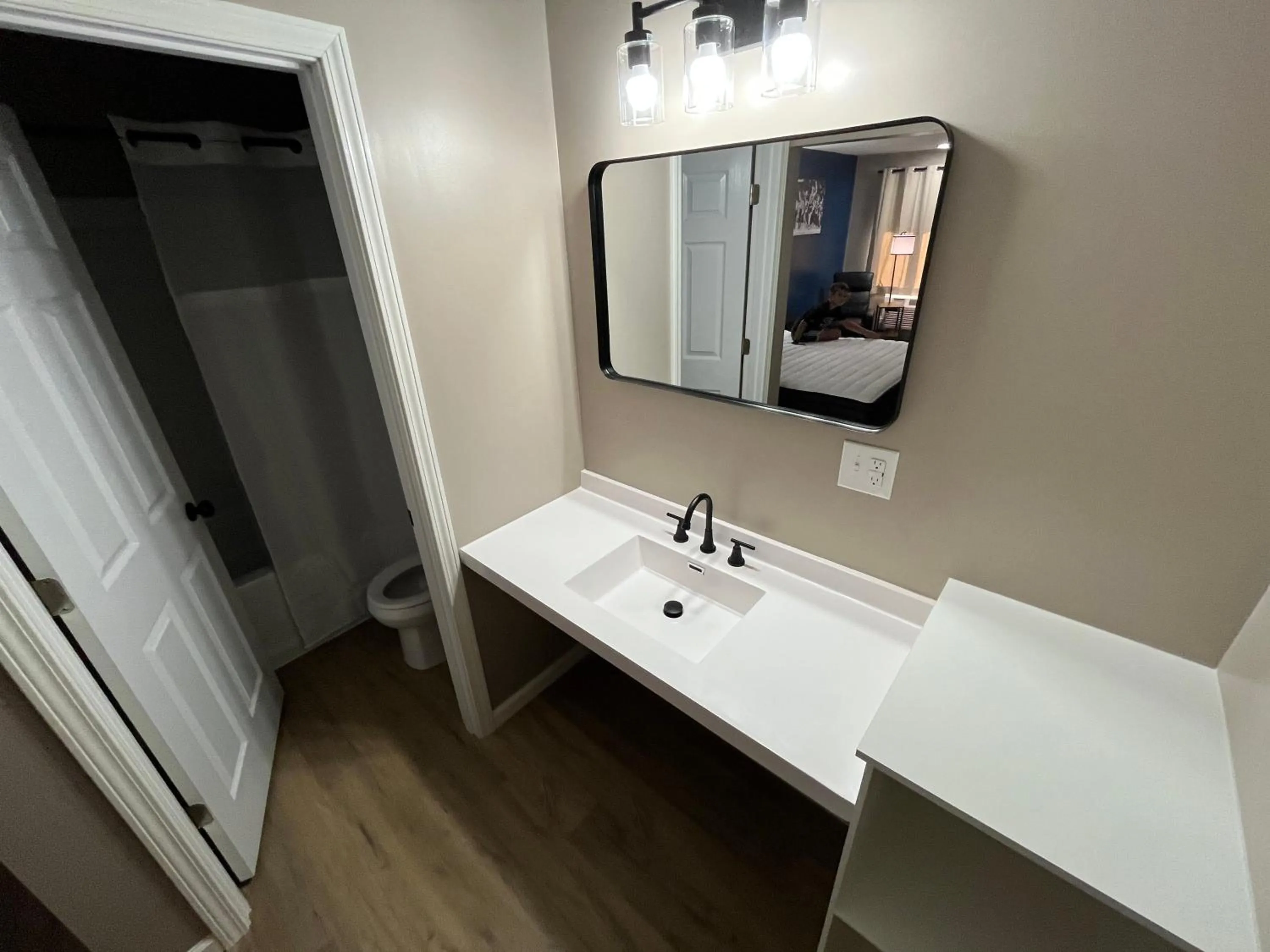 Bathroom in Valley Inn and Suites