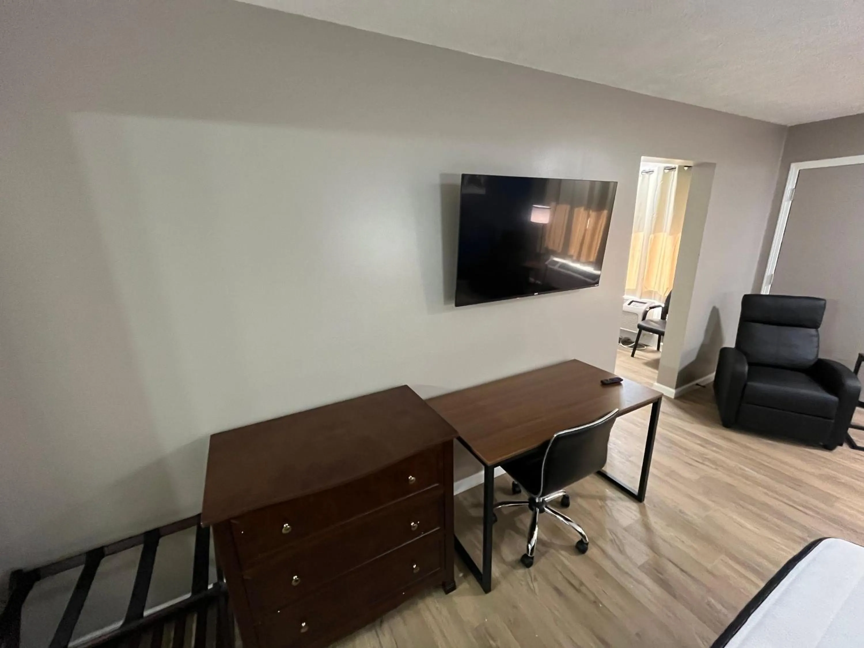 TV and multimedia in Valley Inn and Suites