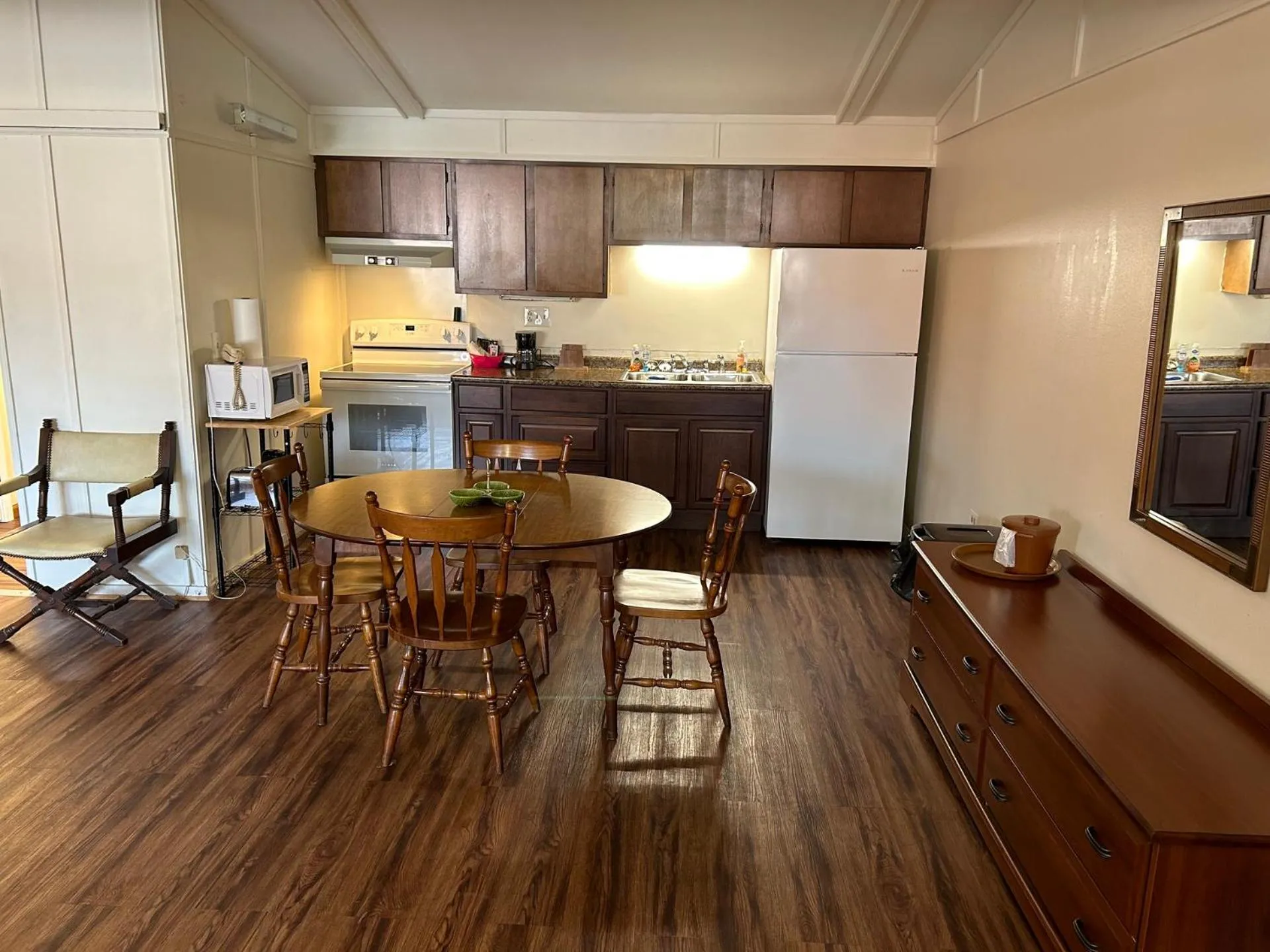 Kitchen or kitchenette in Valley Inn and Suites
