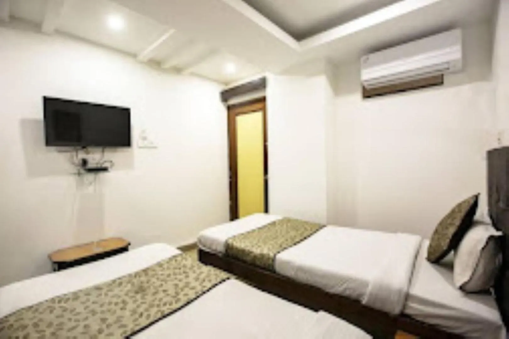 Bed in Hotel Pathik Bhopal , Madhya Pradesh