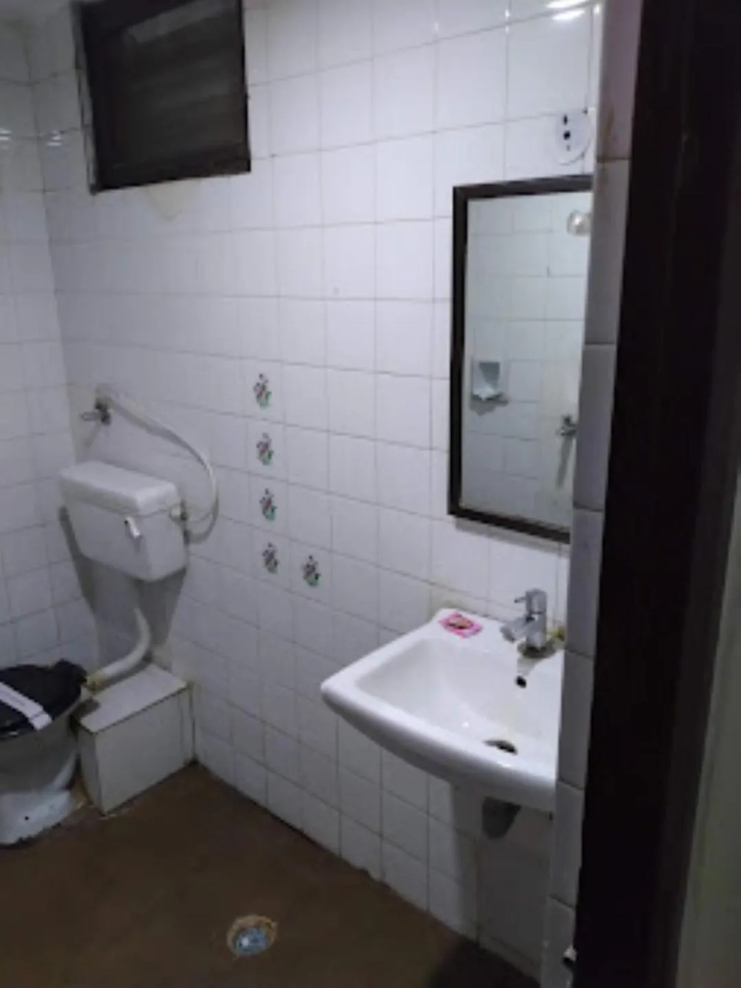 Toilet in Hotel Pathik Bhopal , Madhya Pradesh