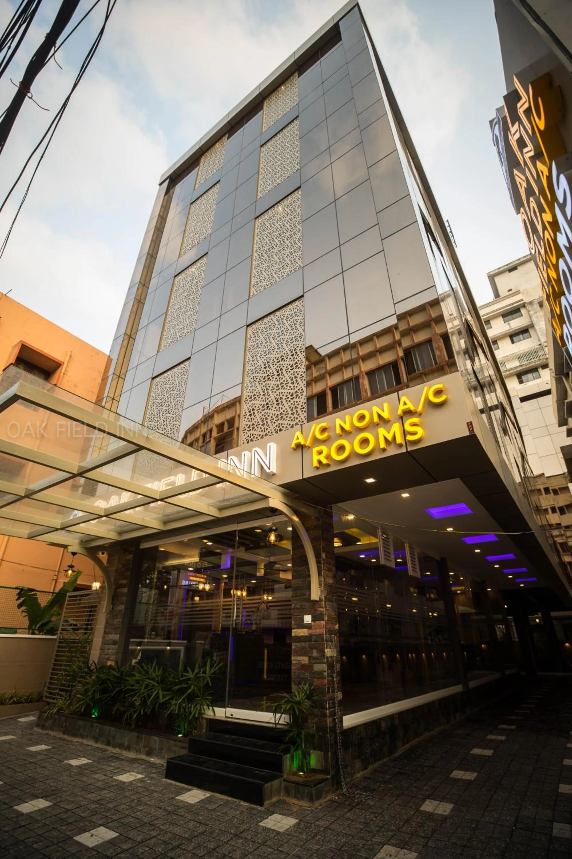 Property building in Oak Field Inn