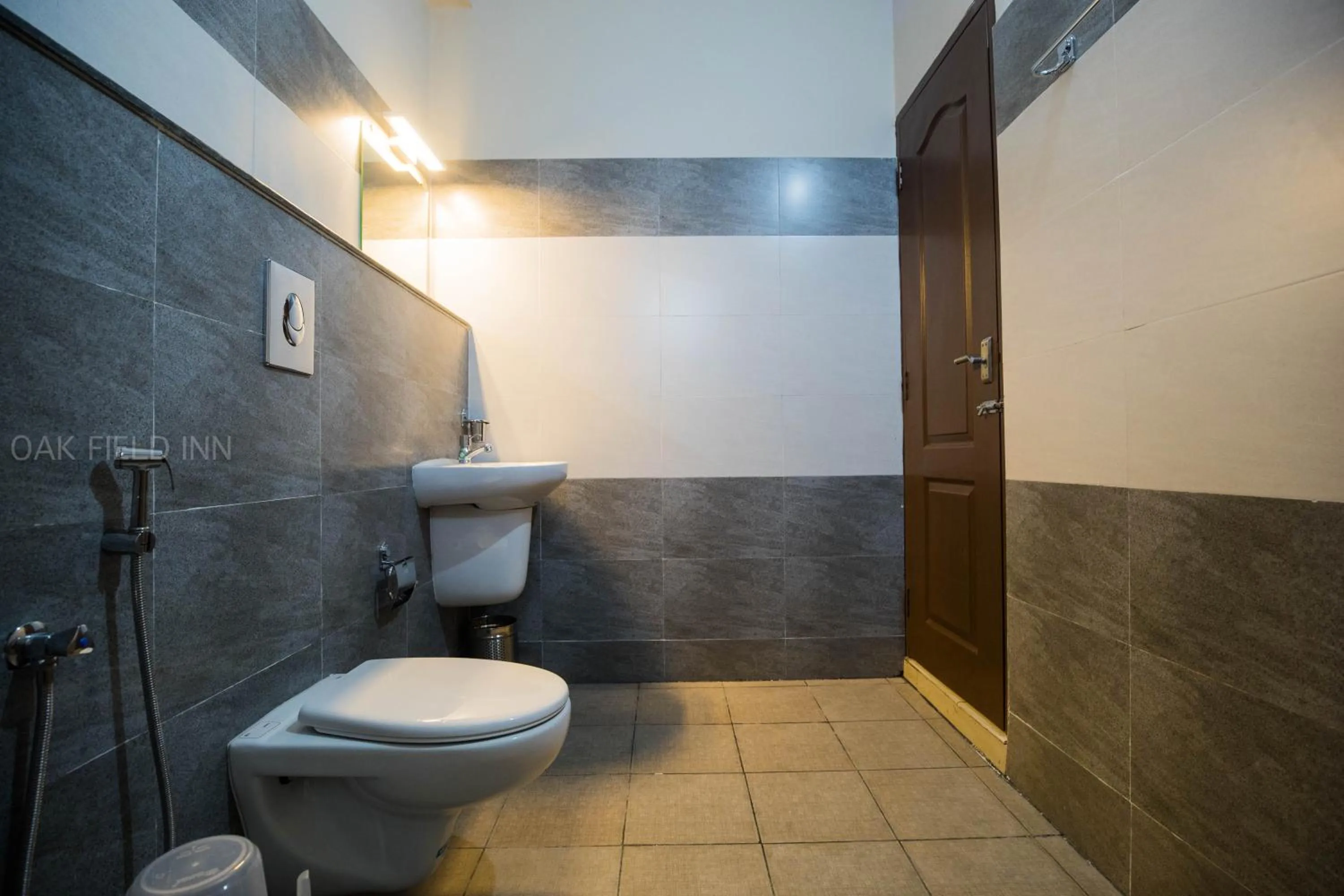 Toilet in Oak Field Inn